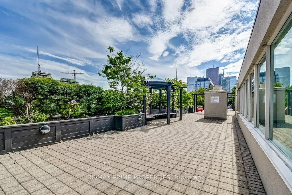 323 Richmond Street #1009