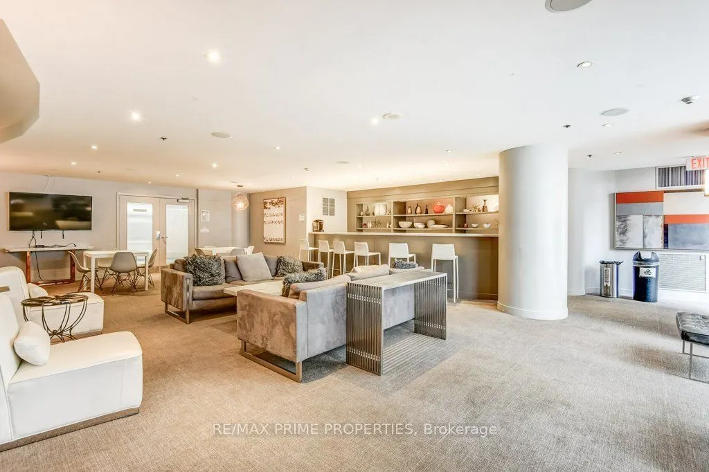 323 Richmond Street #1009