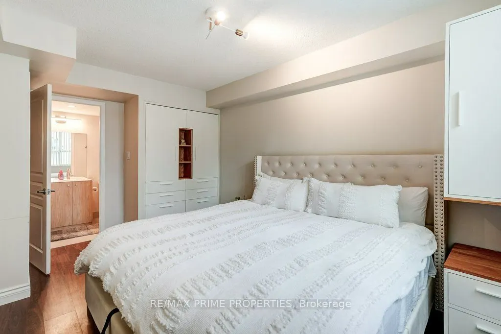 323 Richmond Street #1009