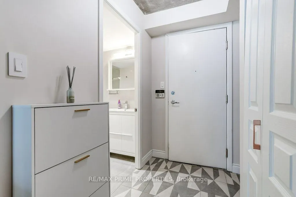 323 Richmond Street #1009