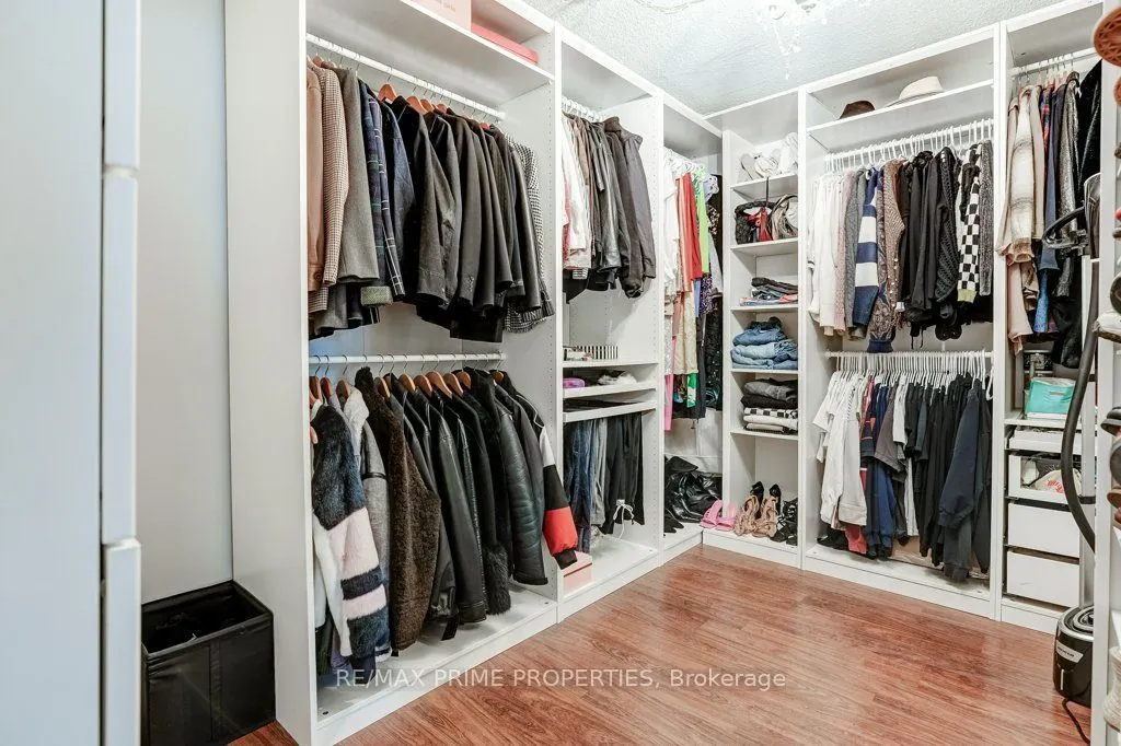 323 Richmond Street #1009