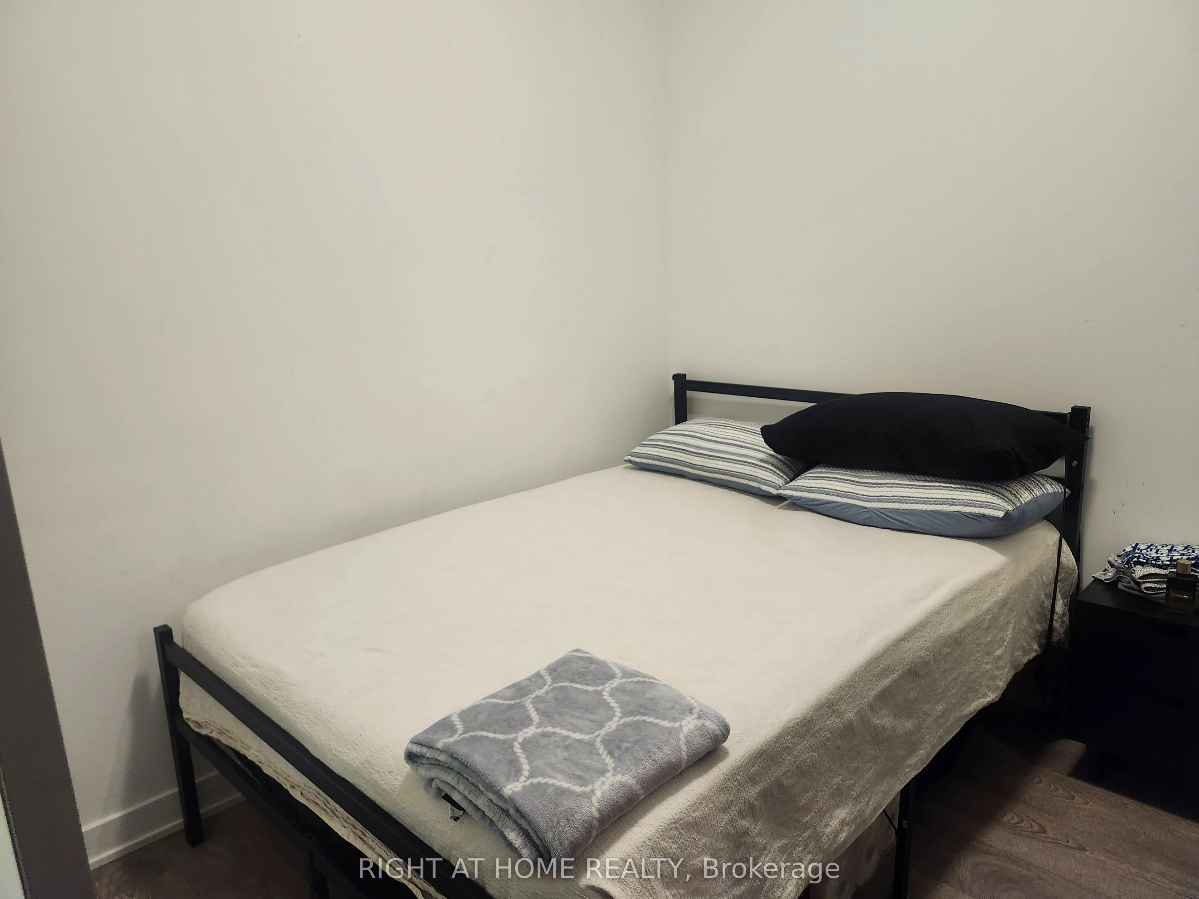543 Richmond Street W #221