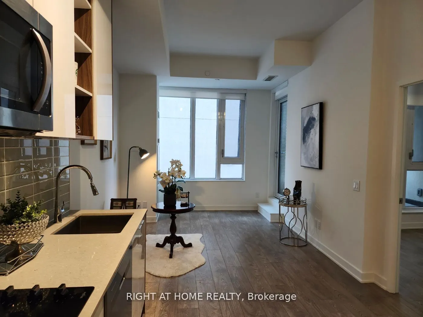 543 Richmond Street W #221