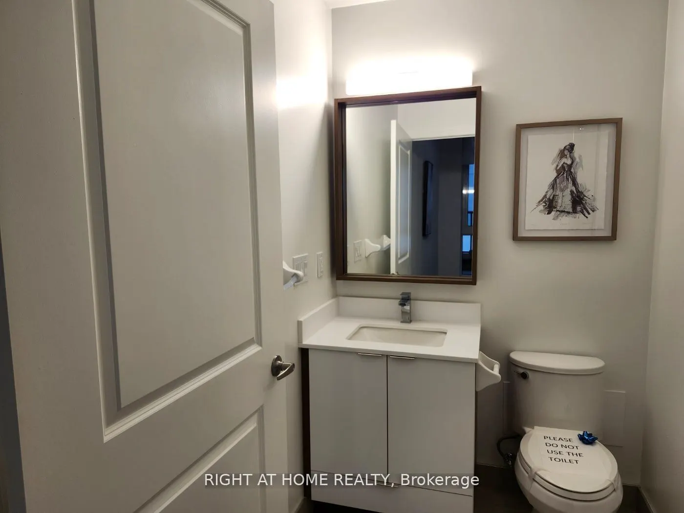543 Richmond Street W #221