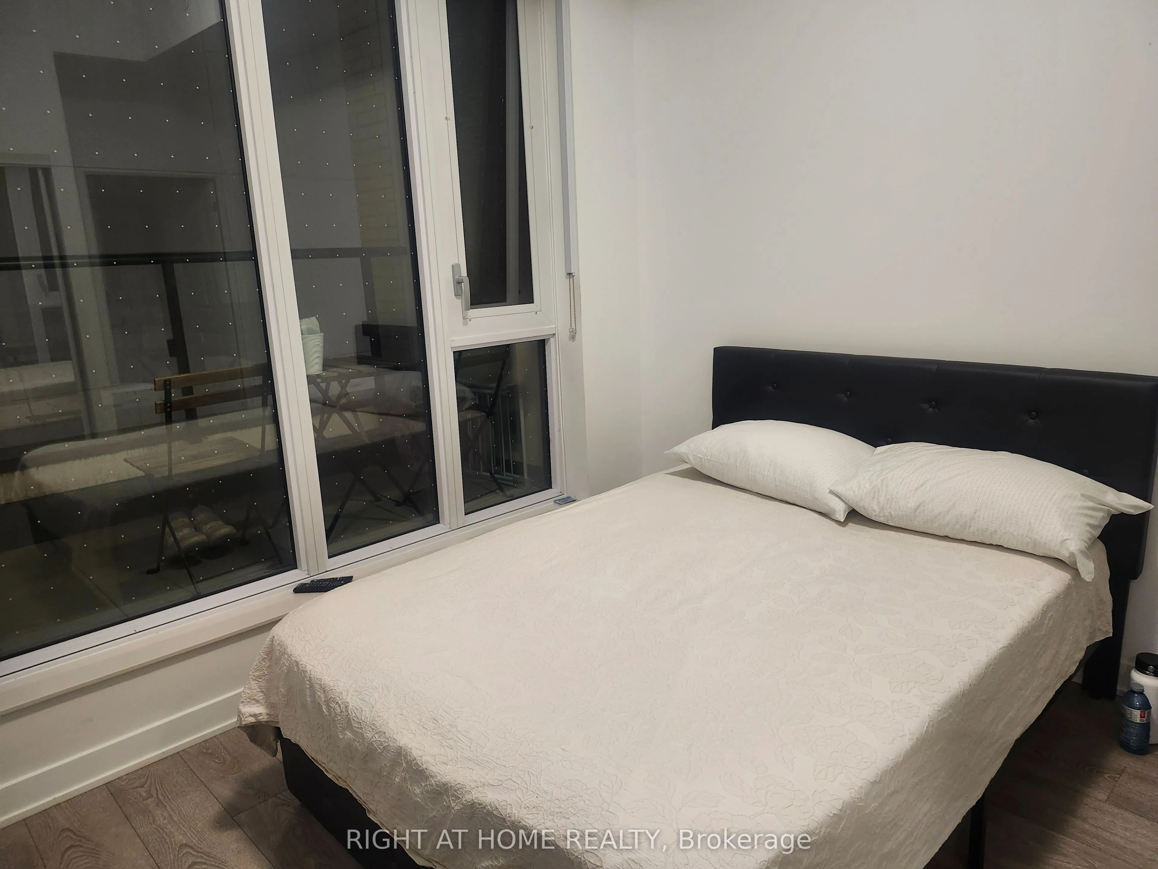543 Richmond Street W #221