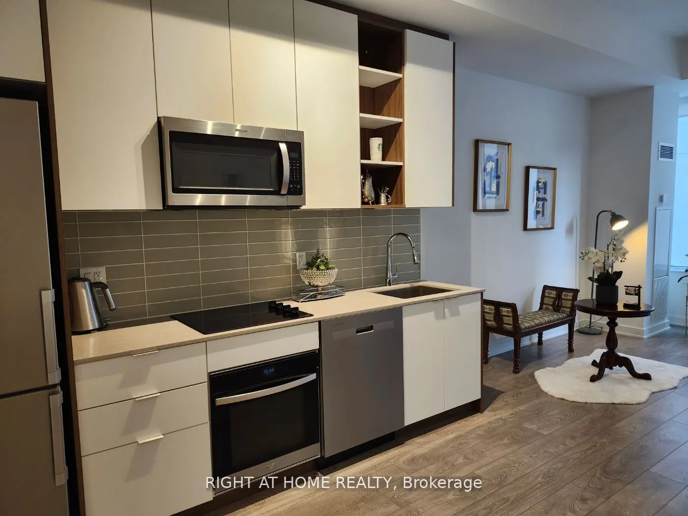 543 Richmond Street W #221