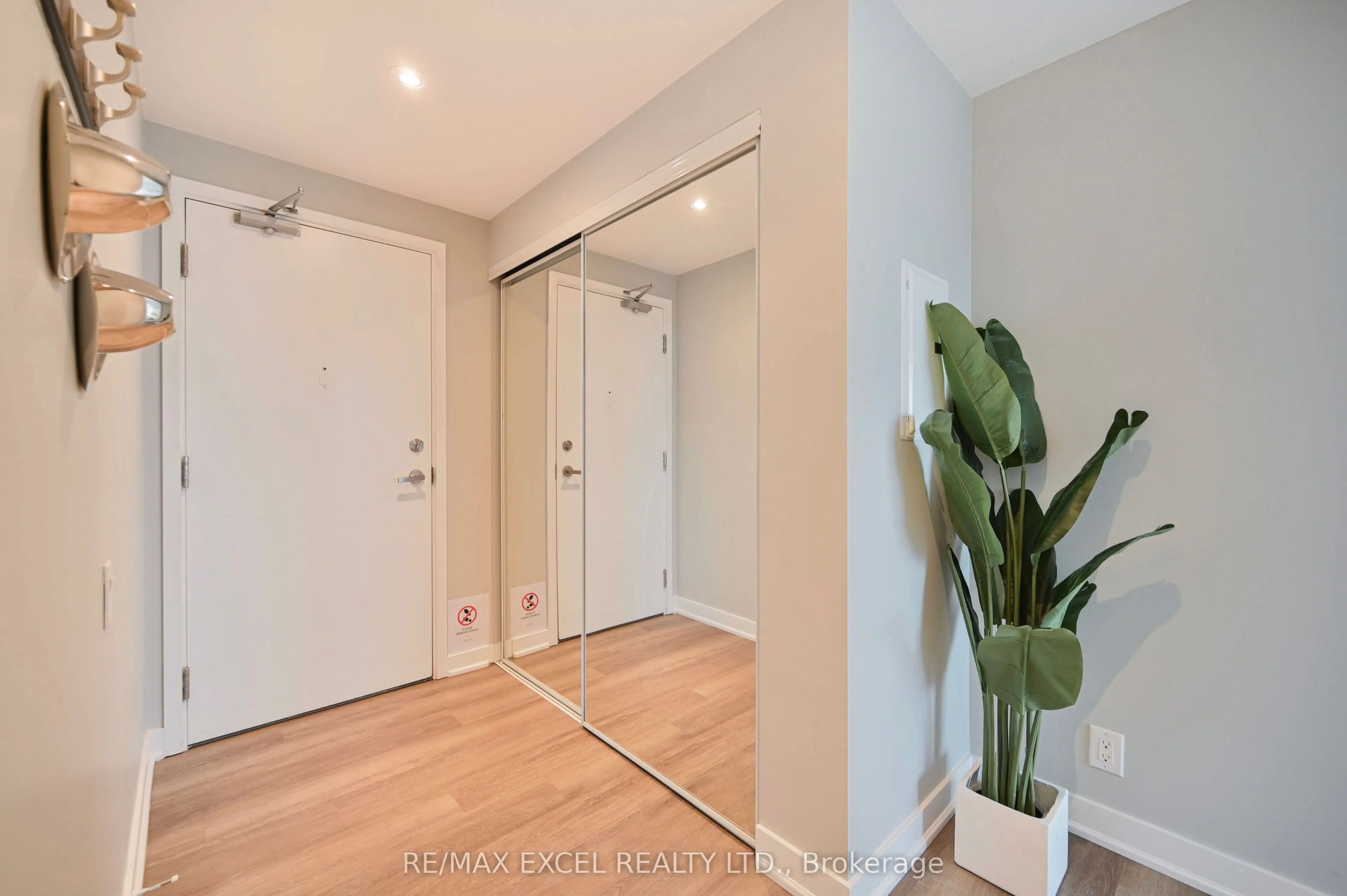 15 Grenville Street #5004