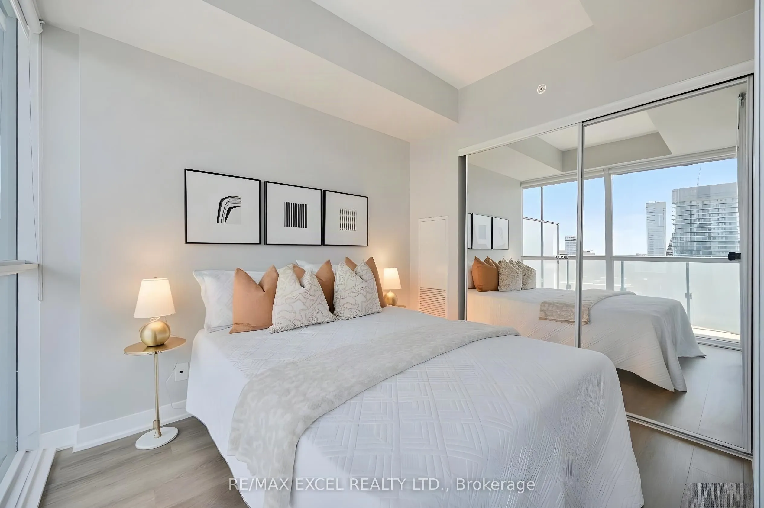 15 Grenville Street #5004