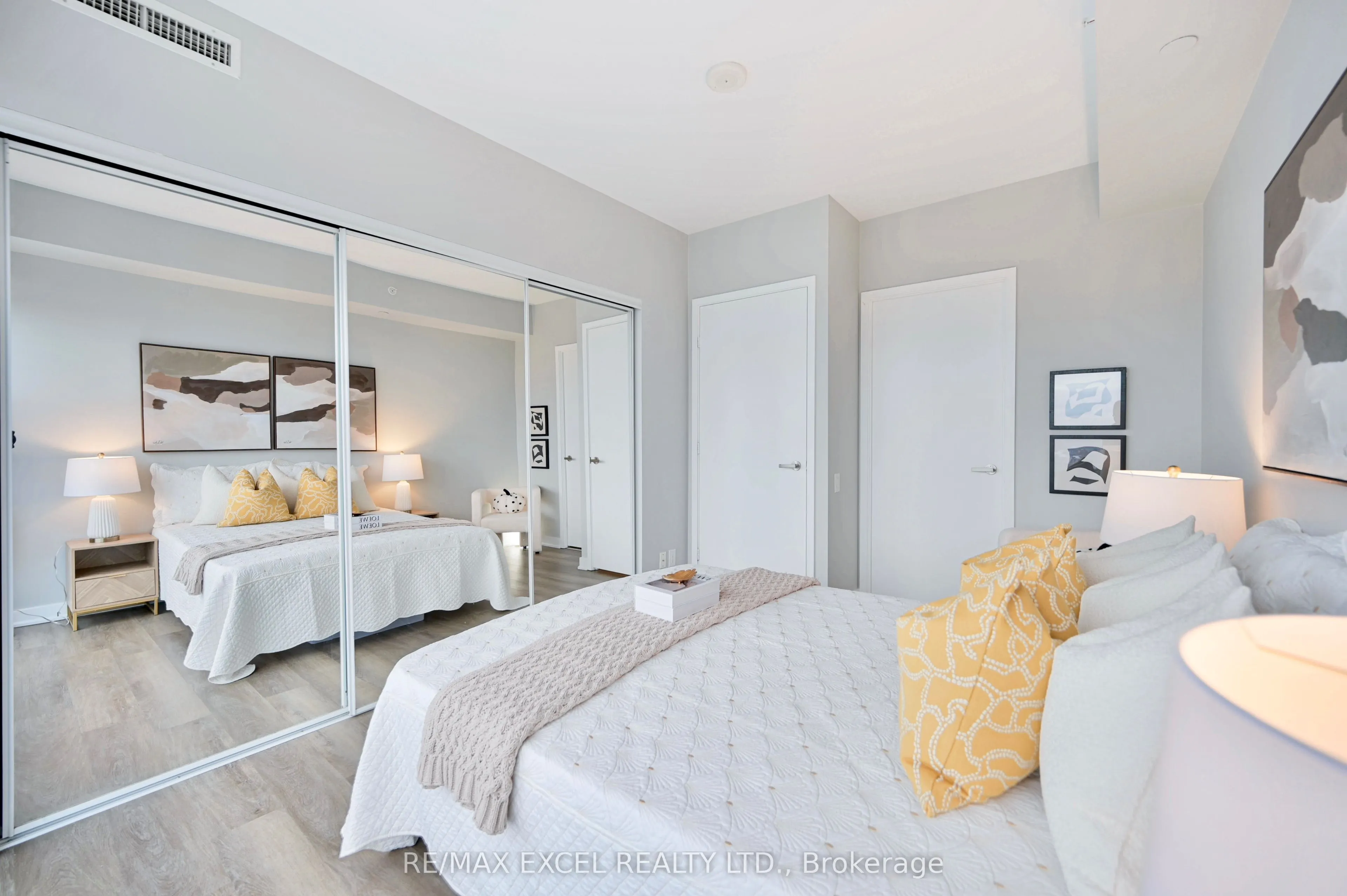 15 Grenville Street #5004