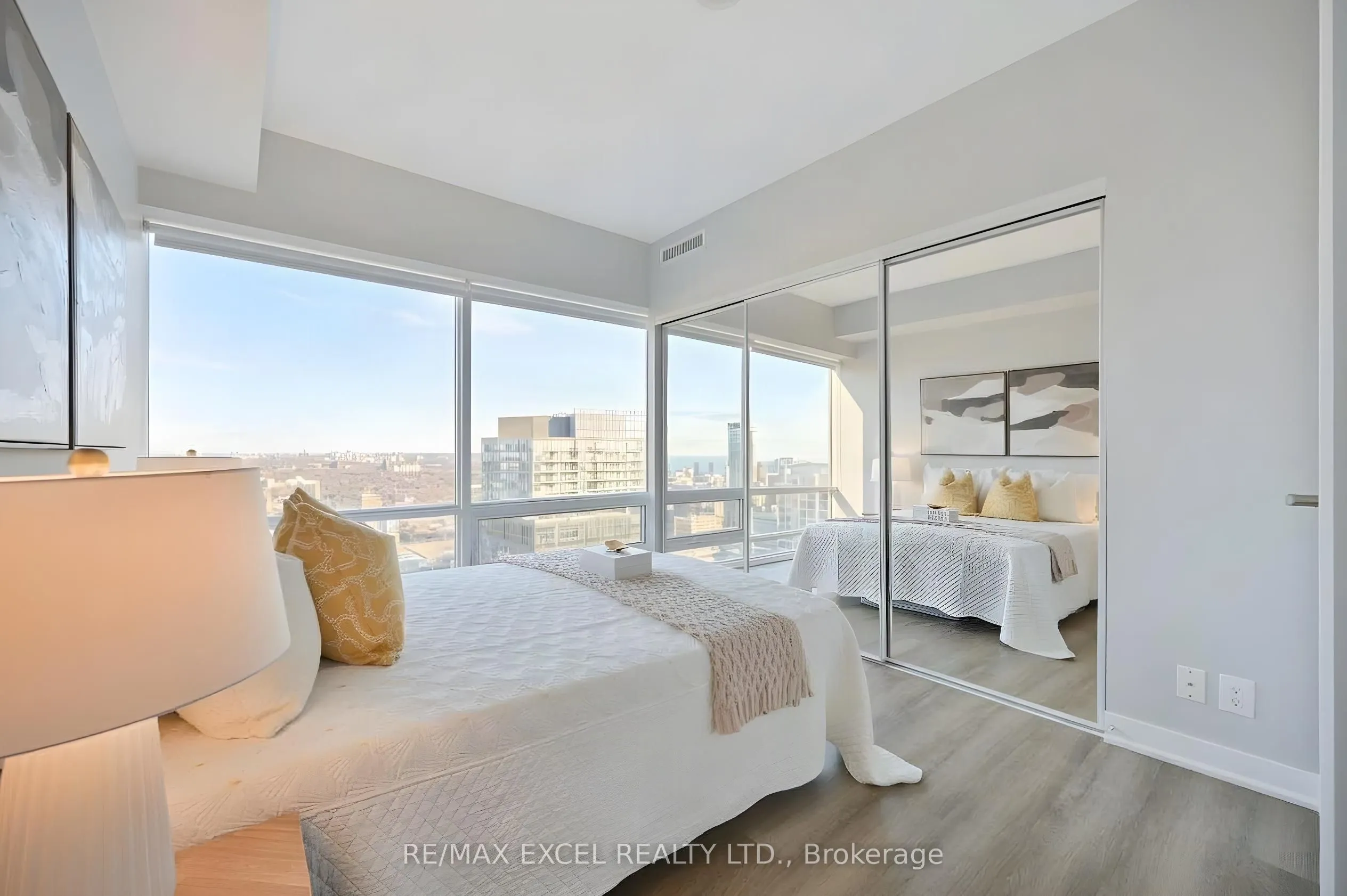 15 Grenville Street #5004