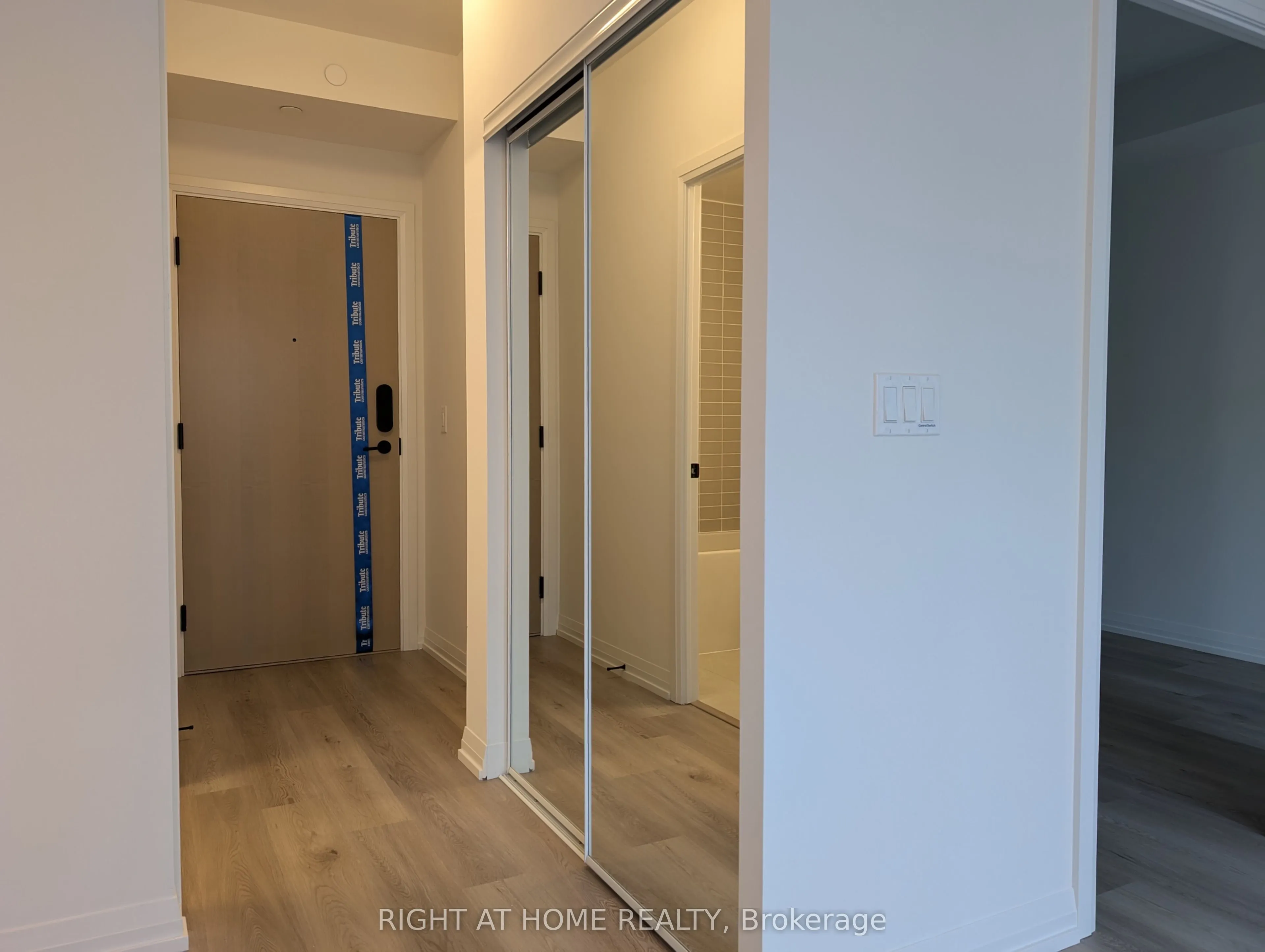 280 Dundas Street W #515
