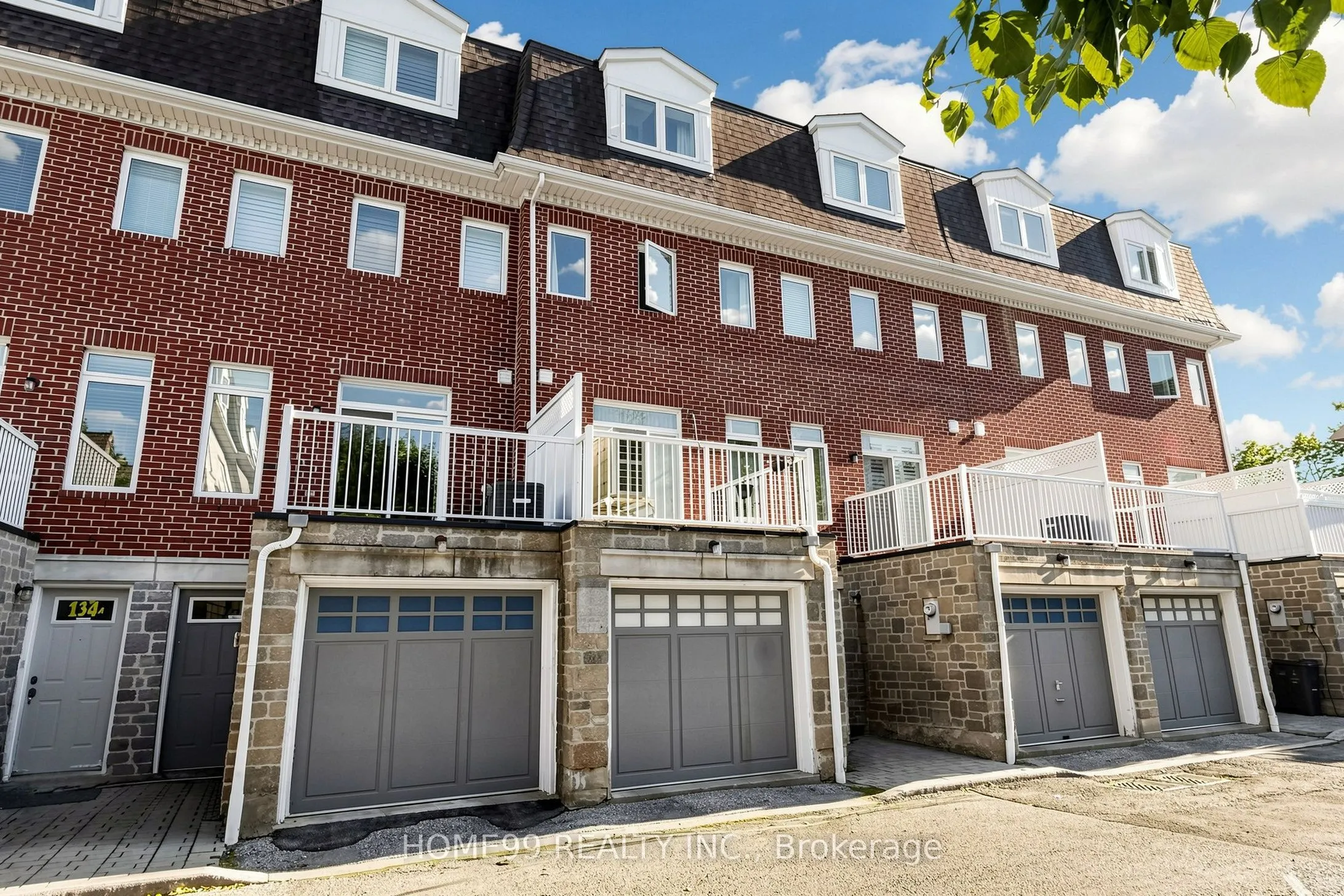 136A Finch Avenue W