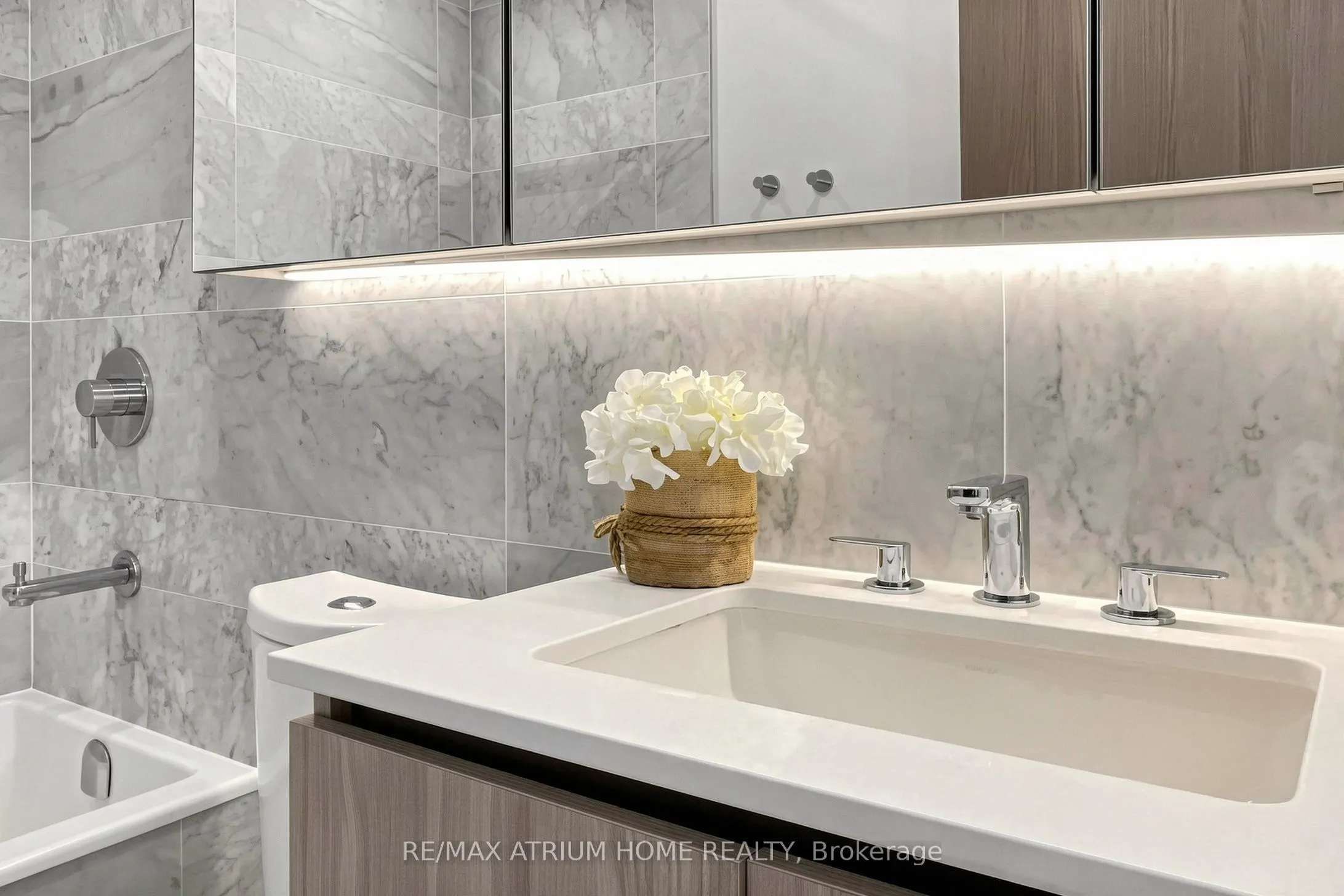 19 Bathurst Street #3206