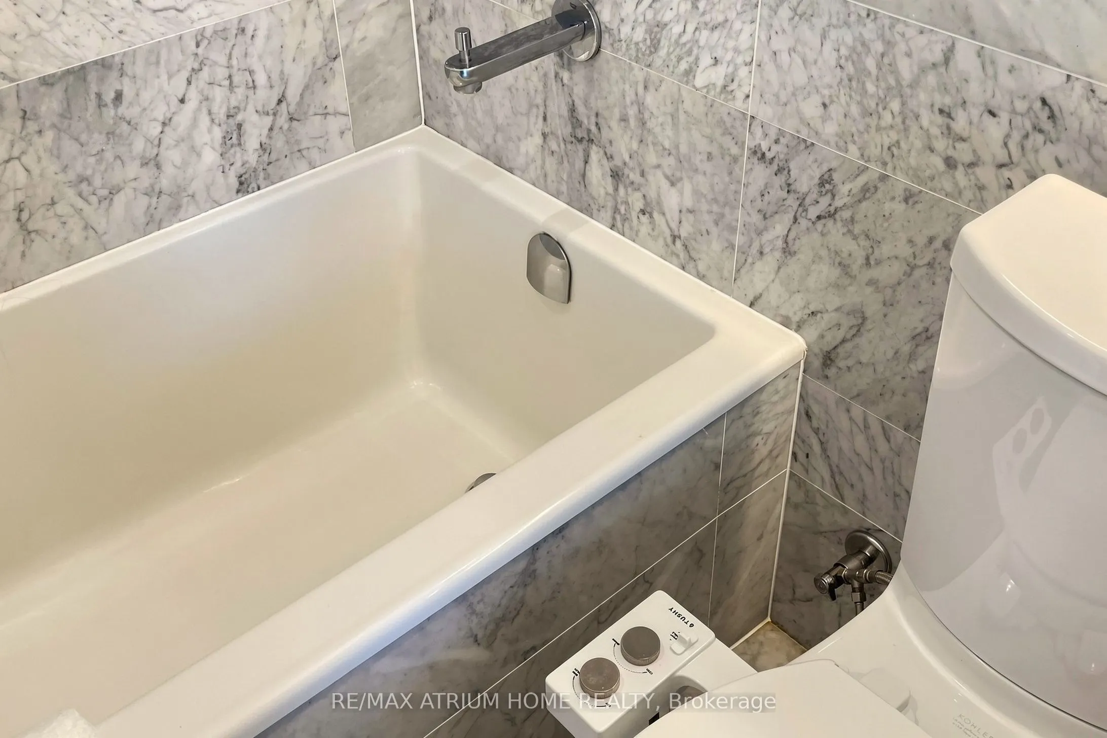 19 Bathurst Street #3206
