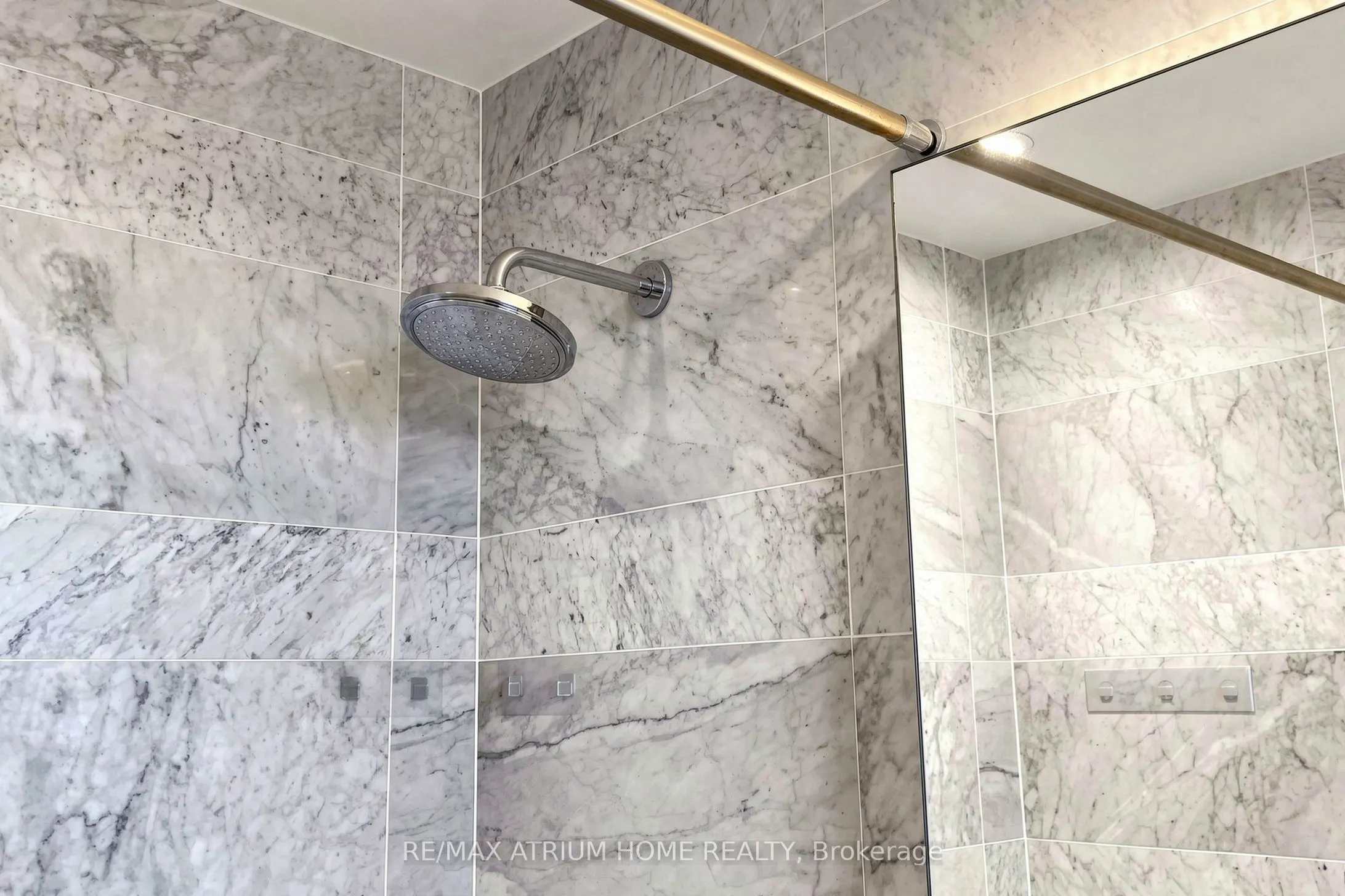 19 Bathurst Street #3206