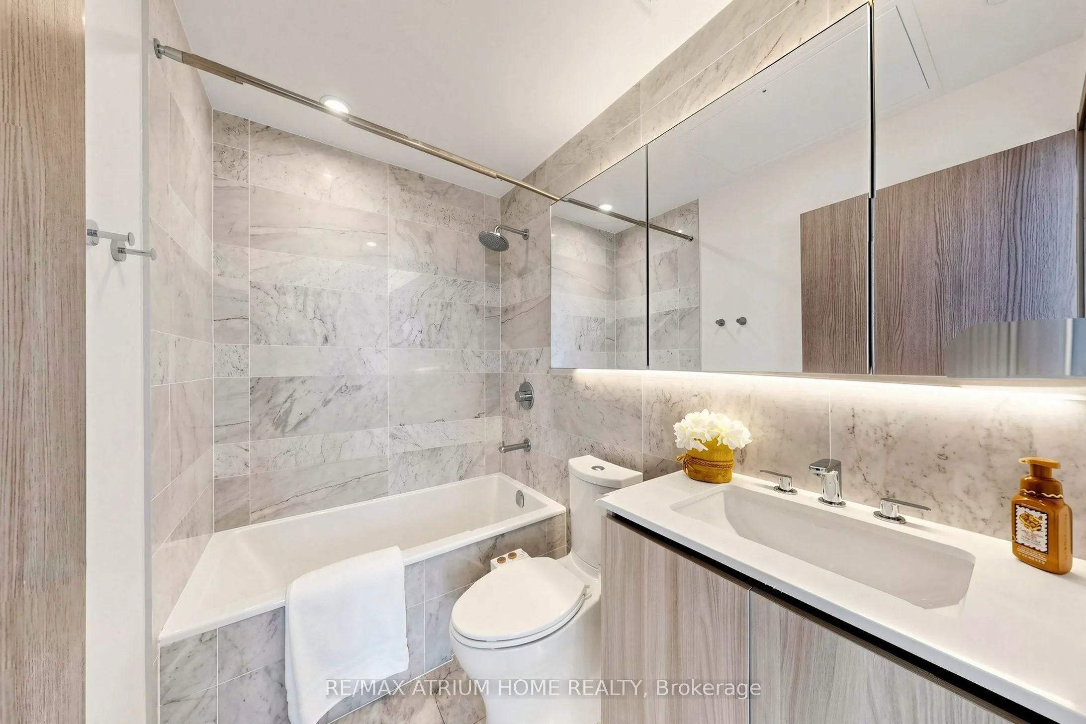 19 Bathurst Street #3206