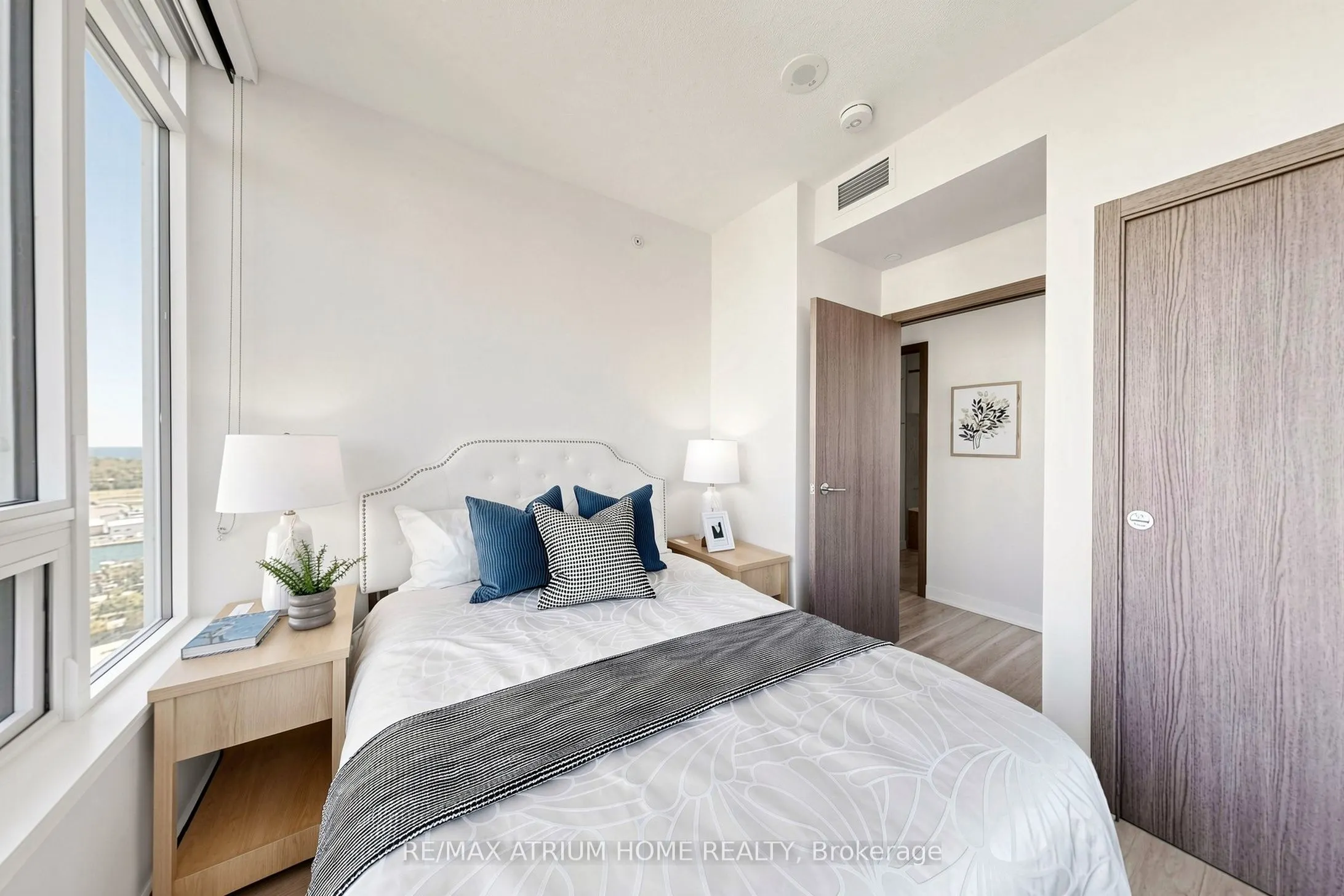 19 Bathurst Street #3206