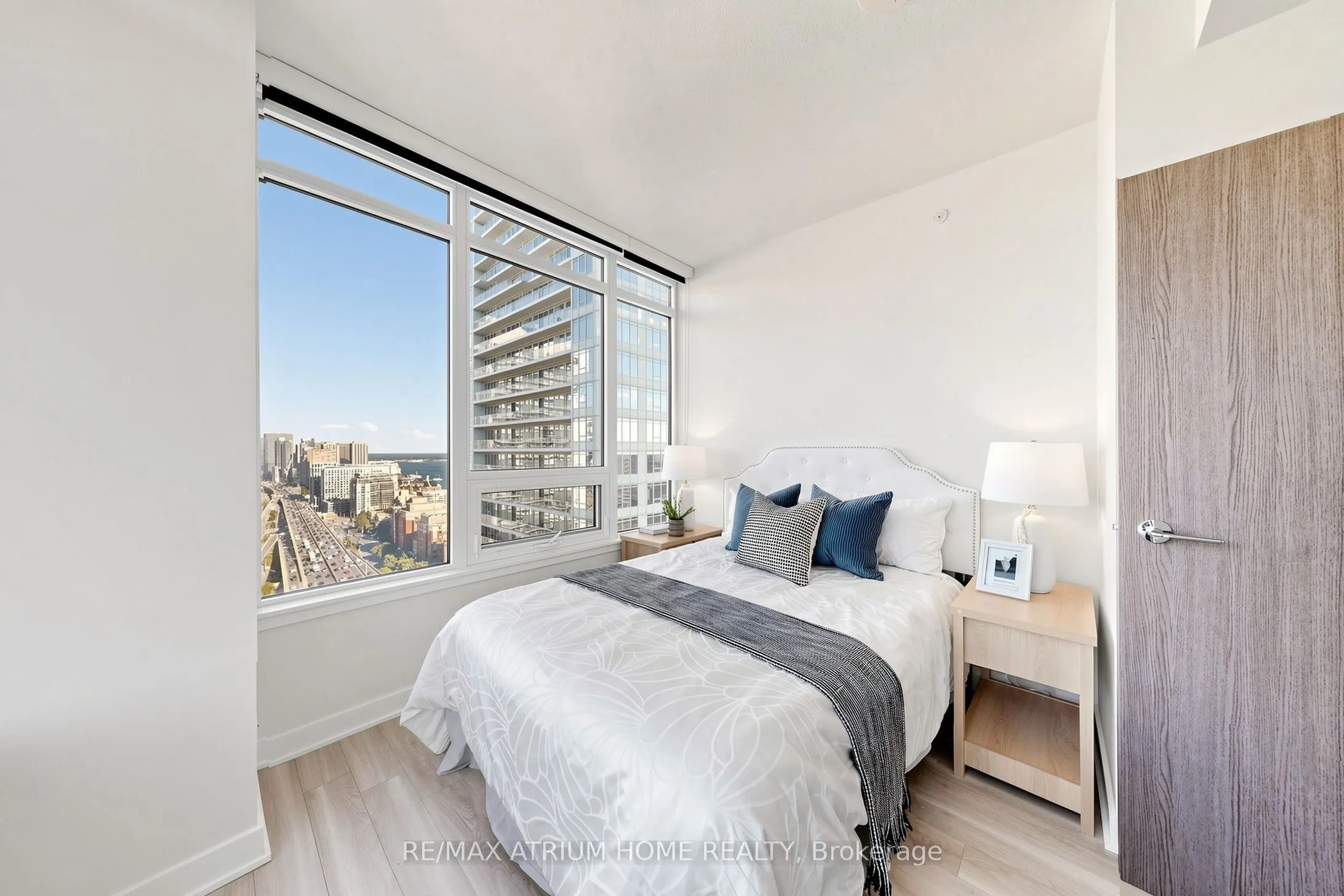19 Bathurst Street #3206