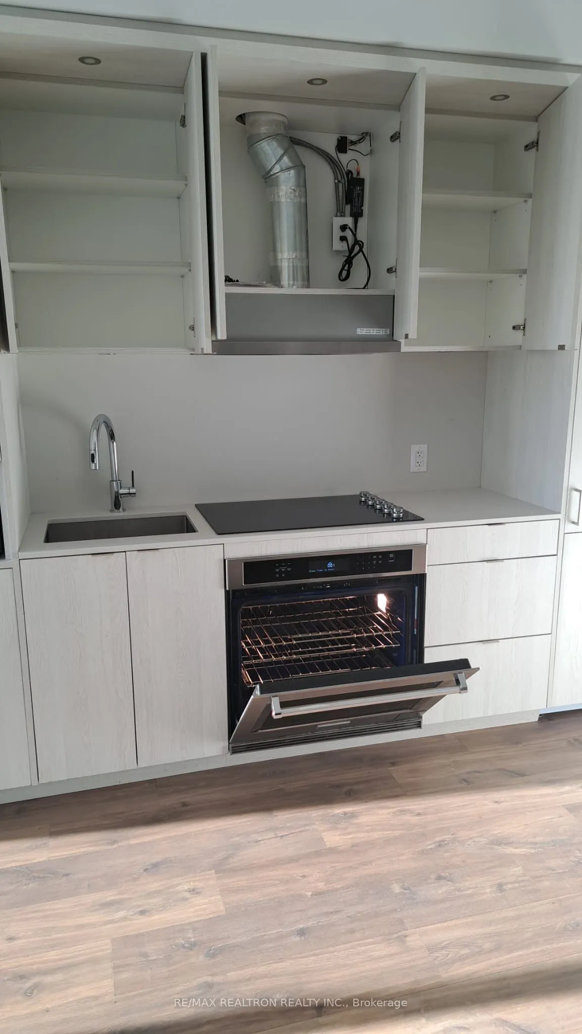 480 Front Street W #903