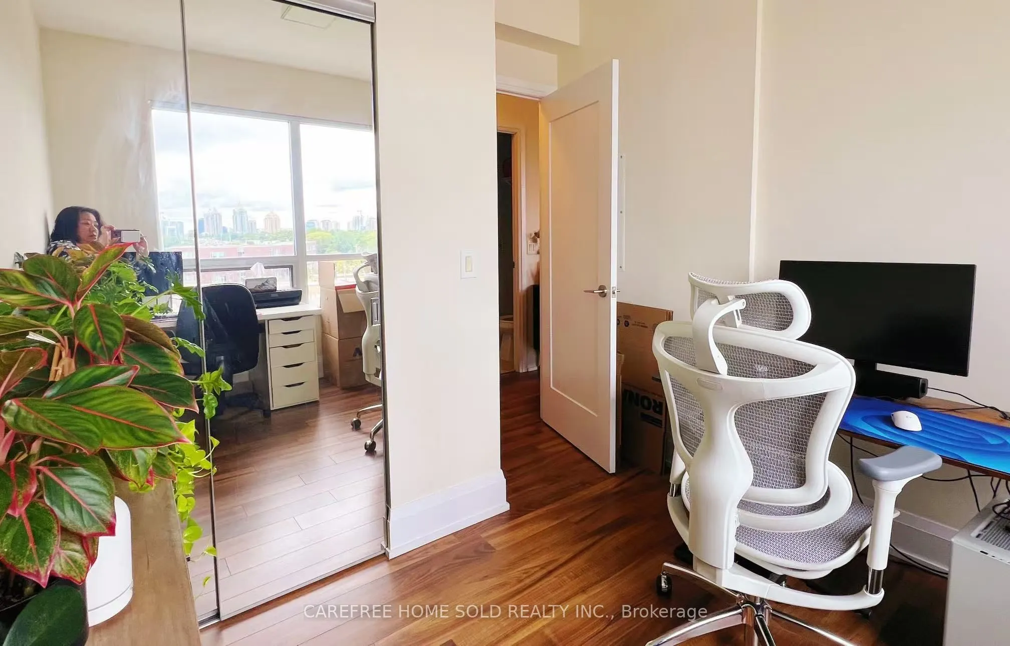 120 Harrison Garden Boulevard #527