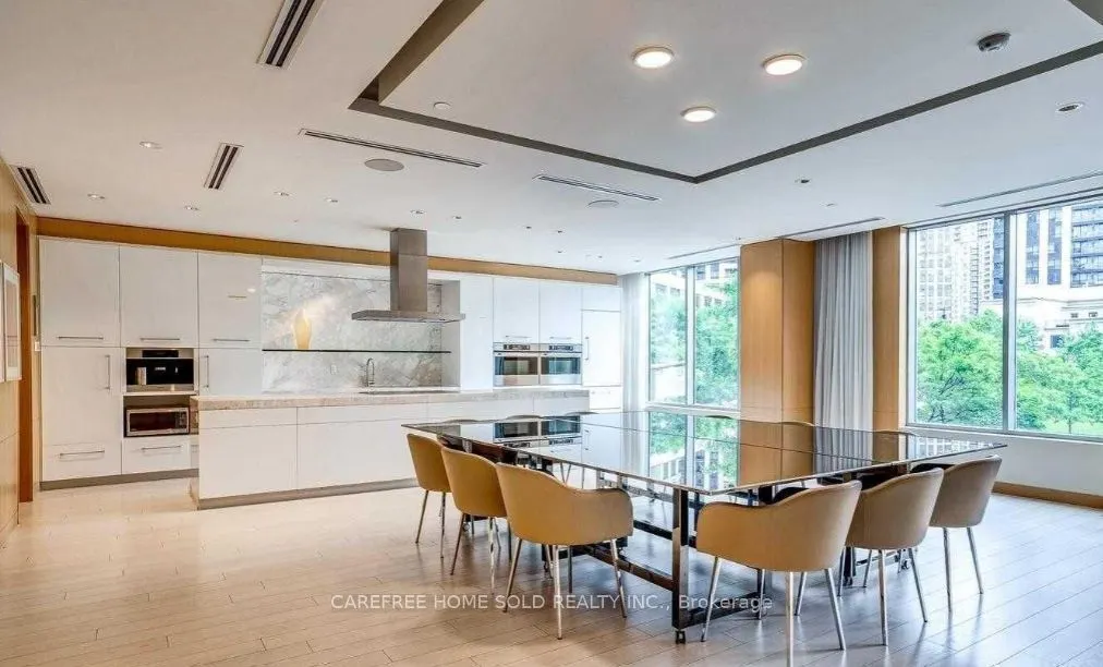 120 Harrison Garden Boulevard #527
