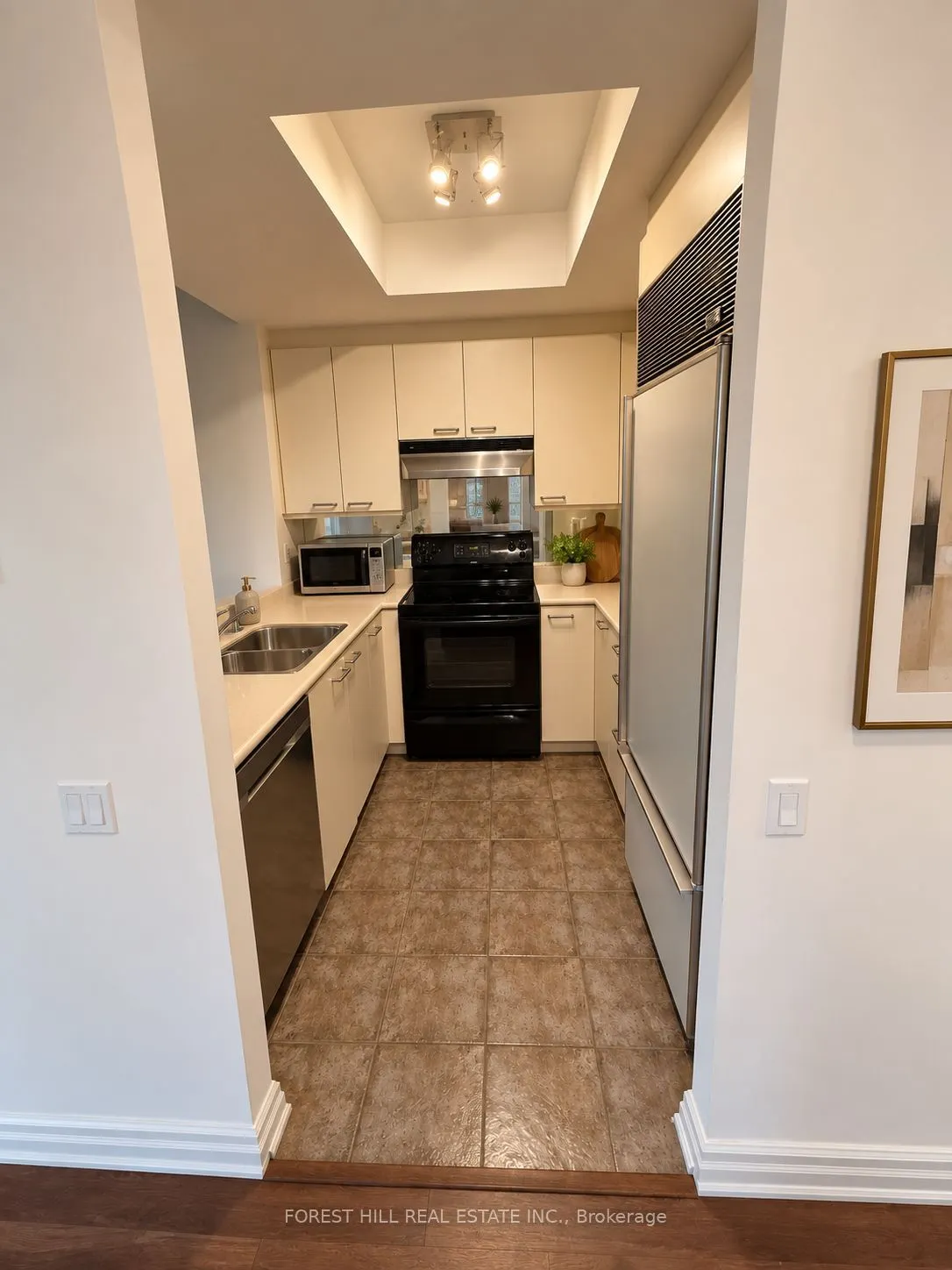 38 Avenue Road #802