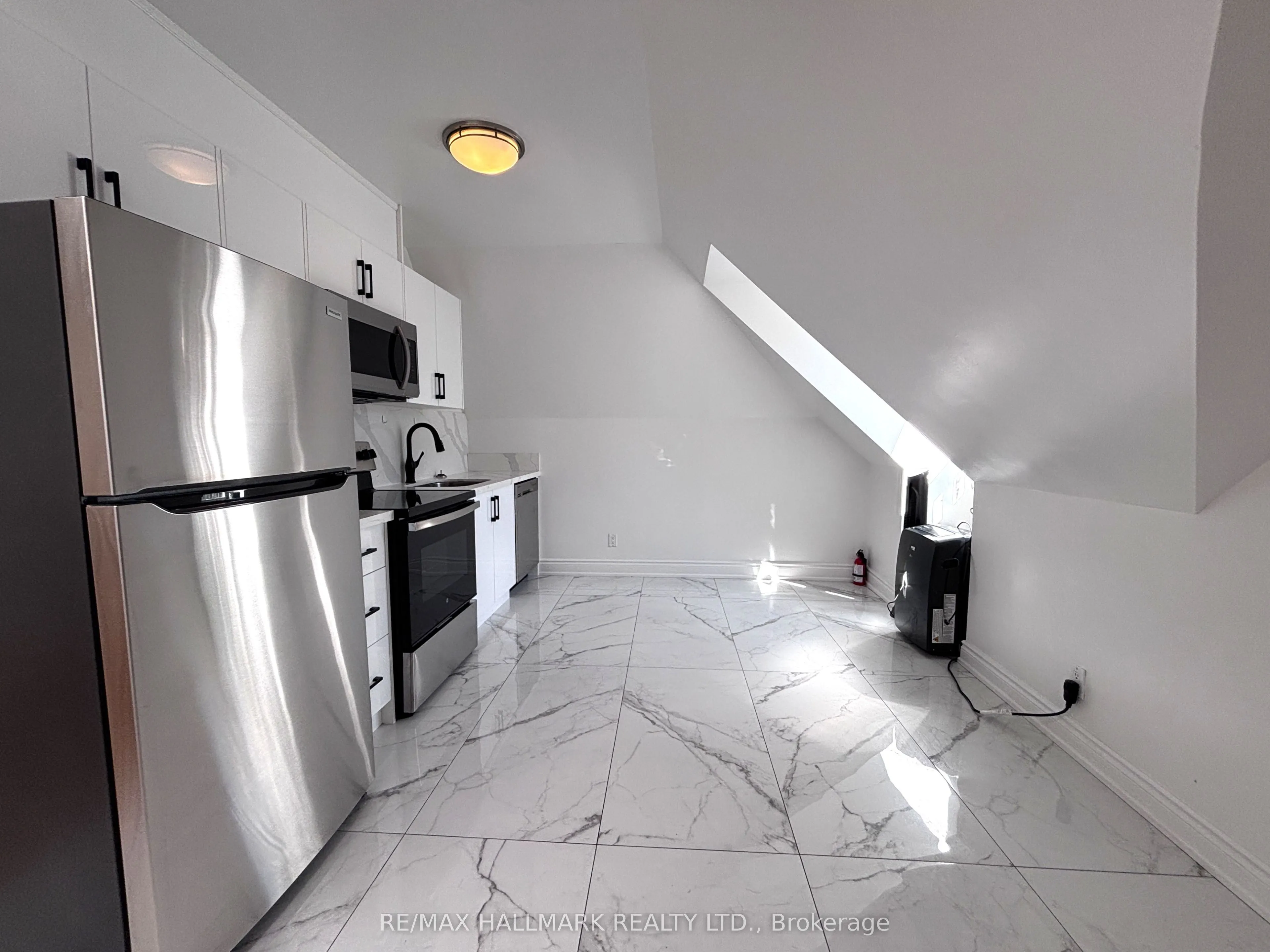 61 Cecil Street ##3