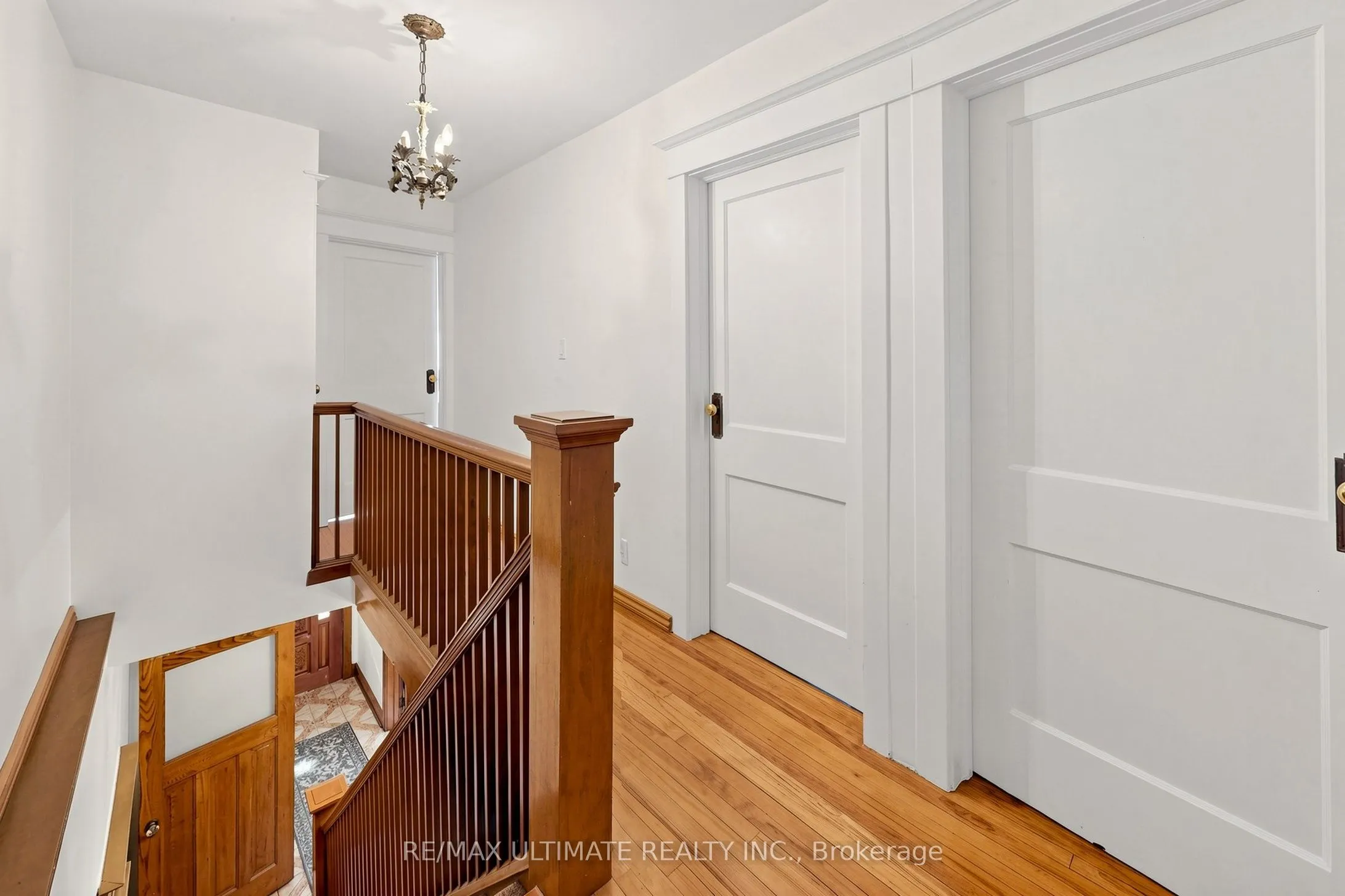 494 Oakwood Avenue W