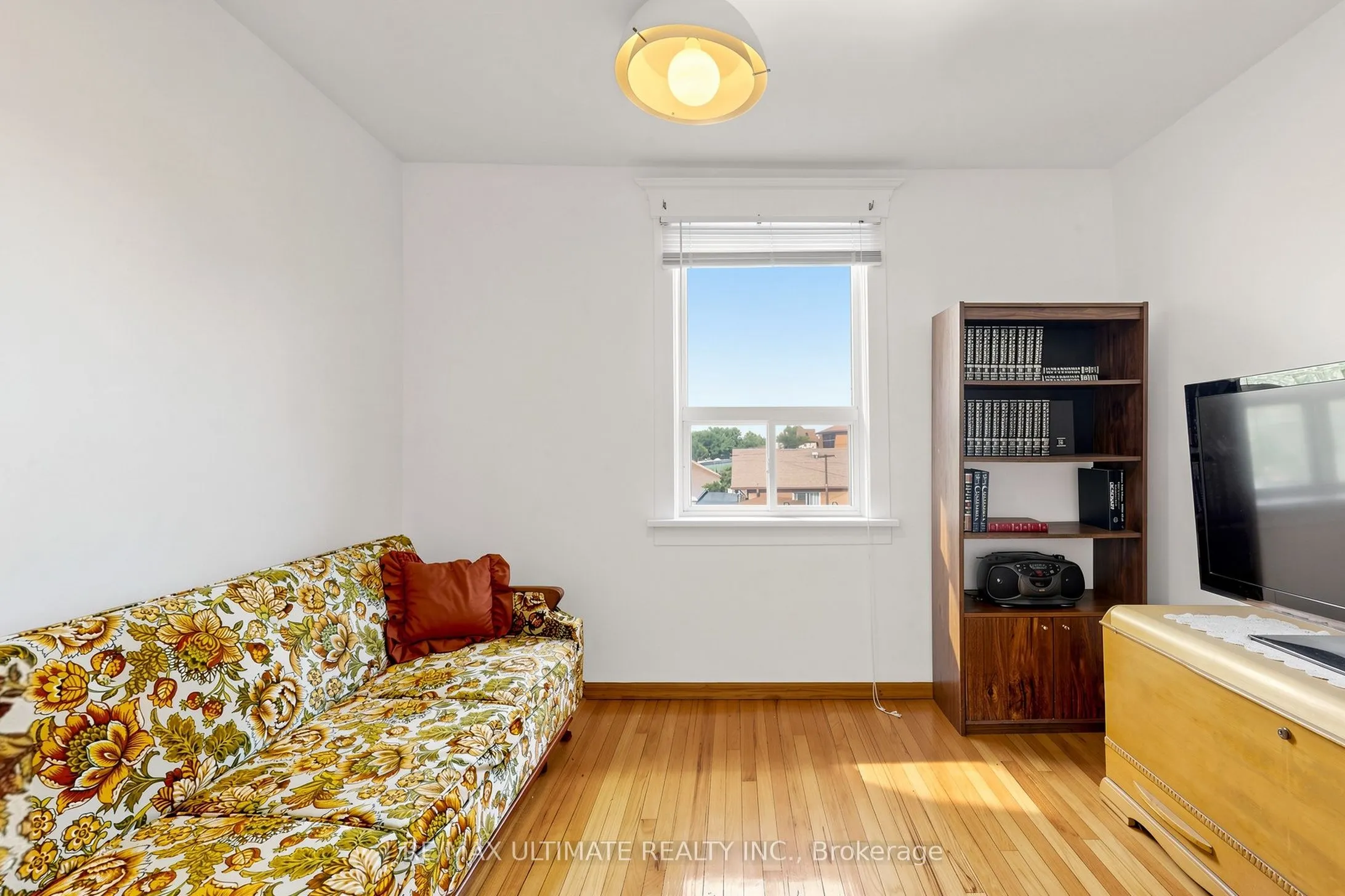 494 Oakwood Avenue W