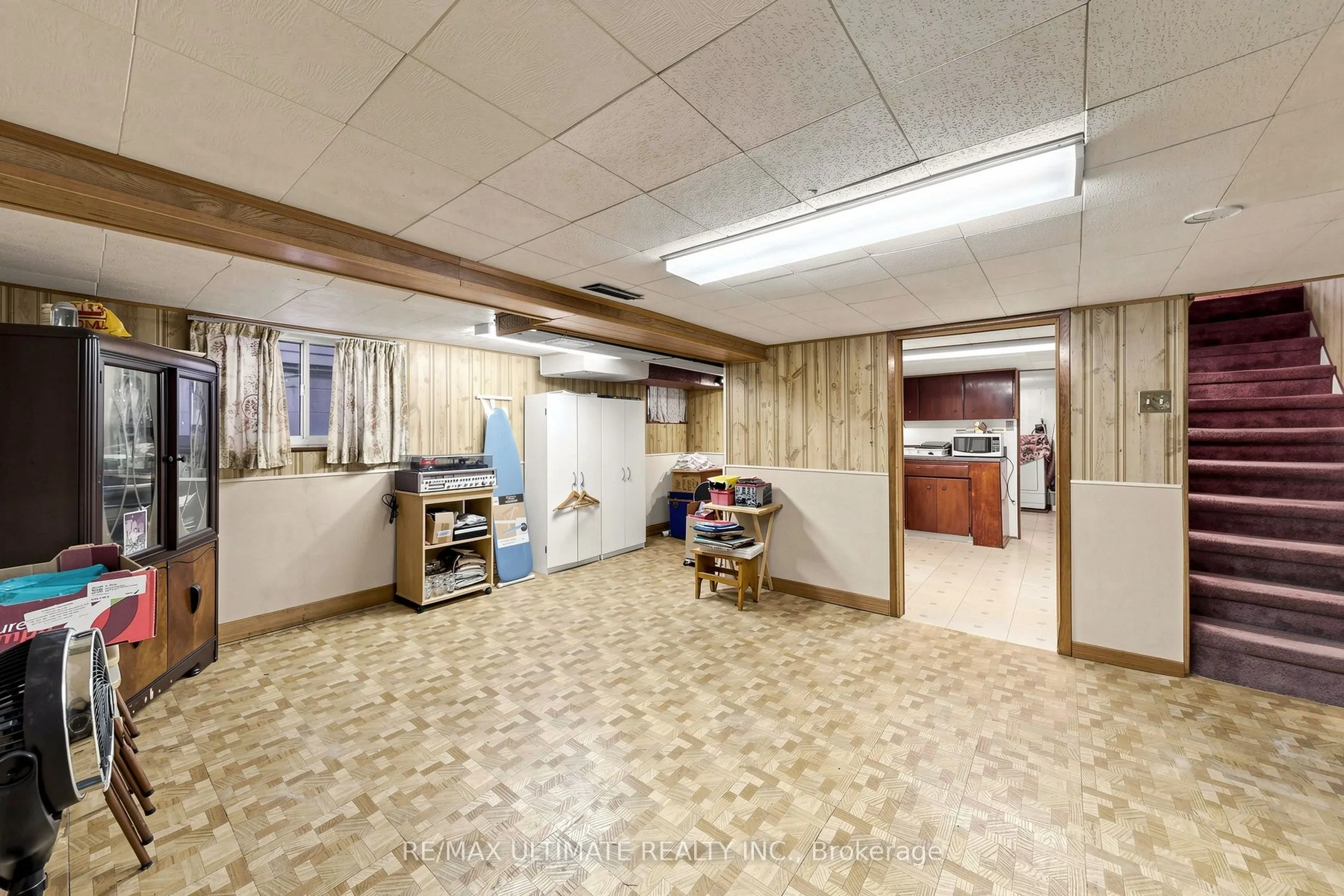 494 Oakwood Avenue W