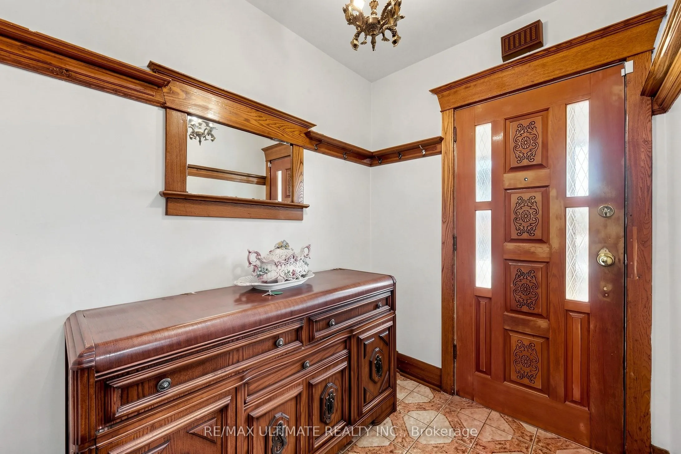 494 Oakwood Avenue W