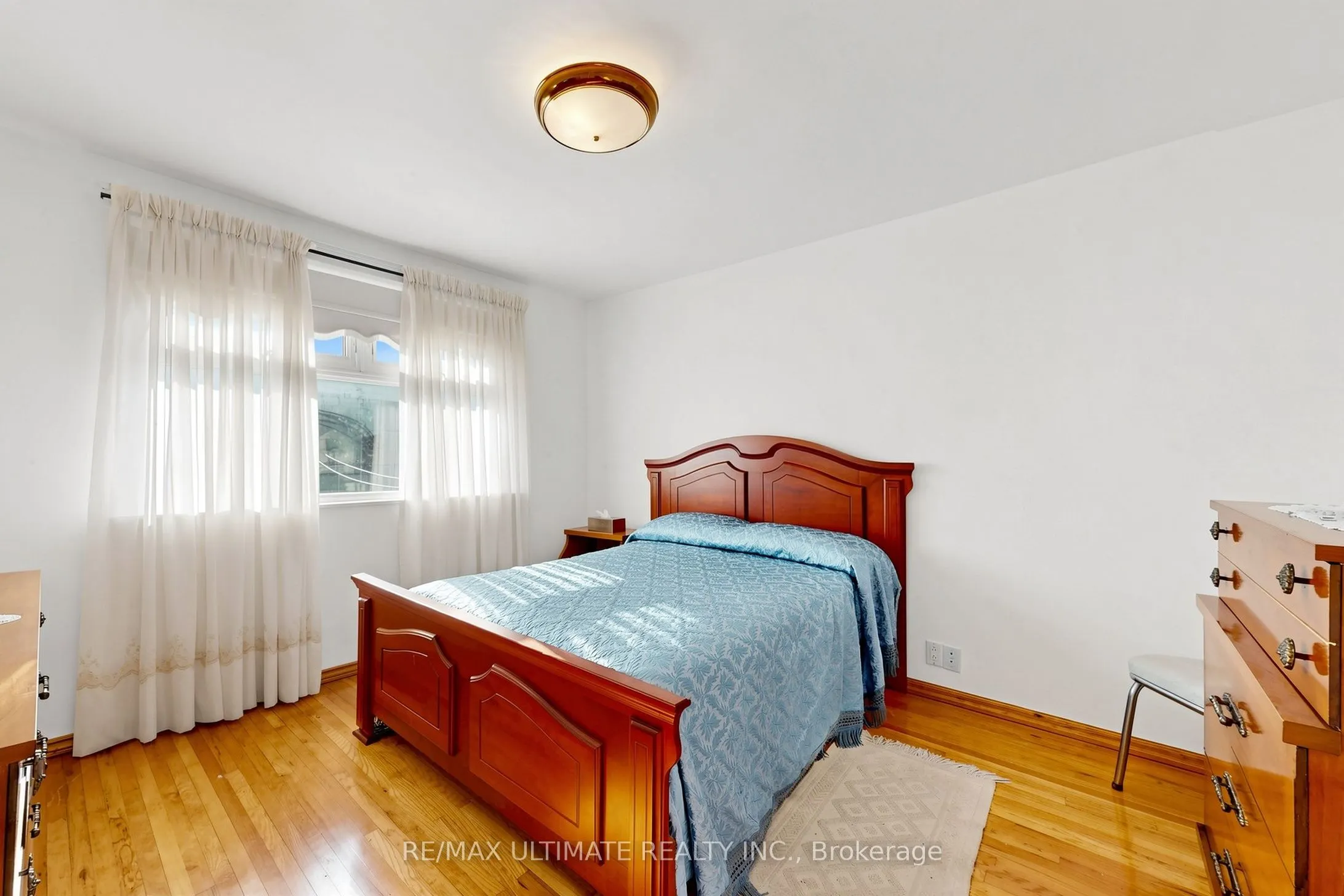 494 Oakwood Avenue W