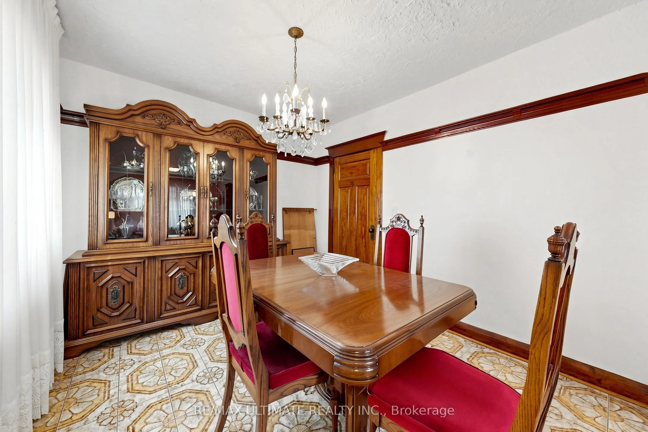 494 Oakwood Avenue W