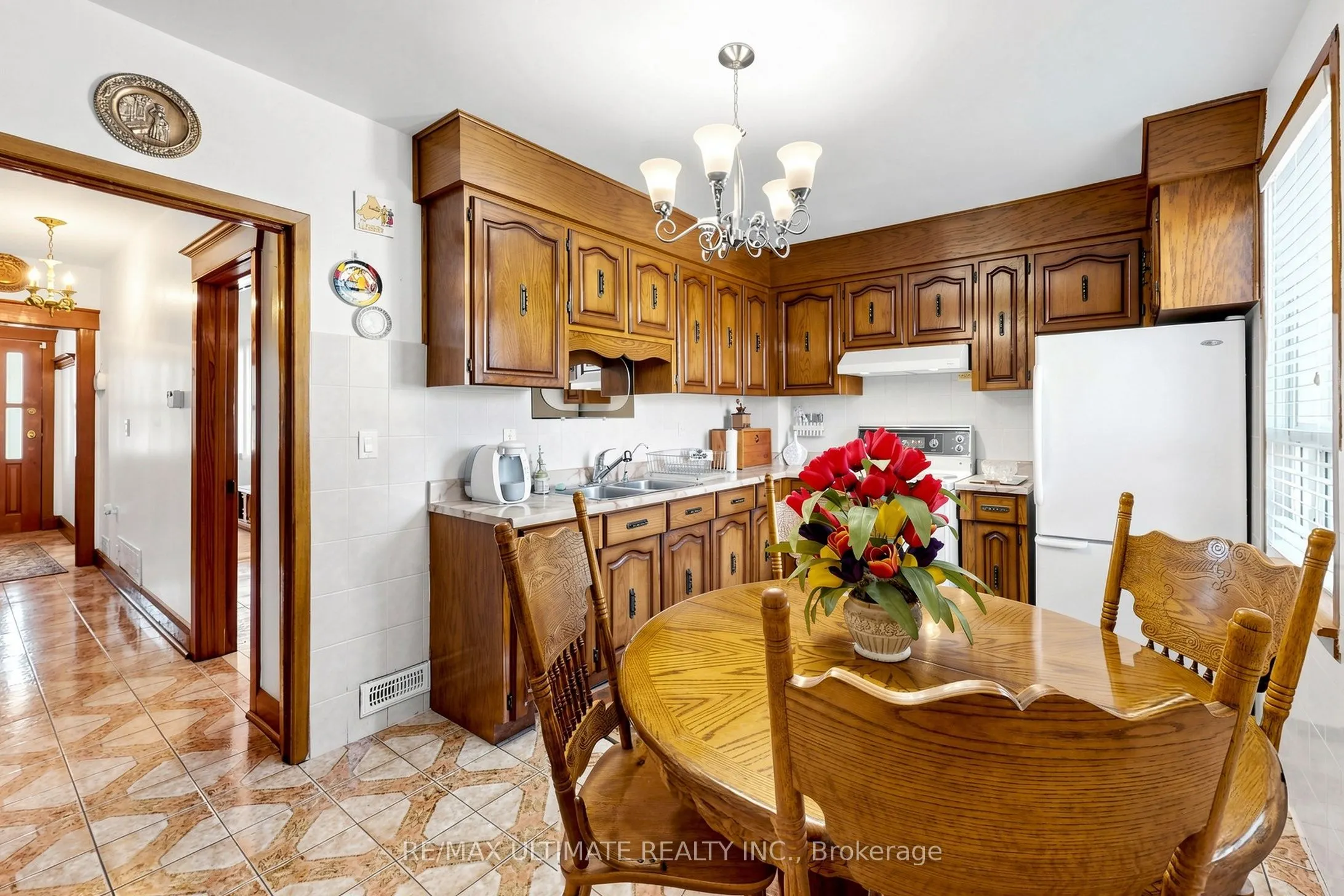 494 Oakwood Avenue W