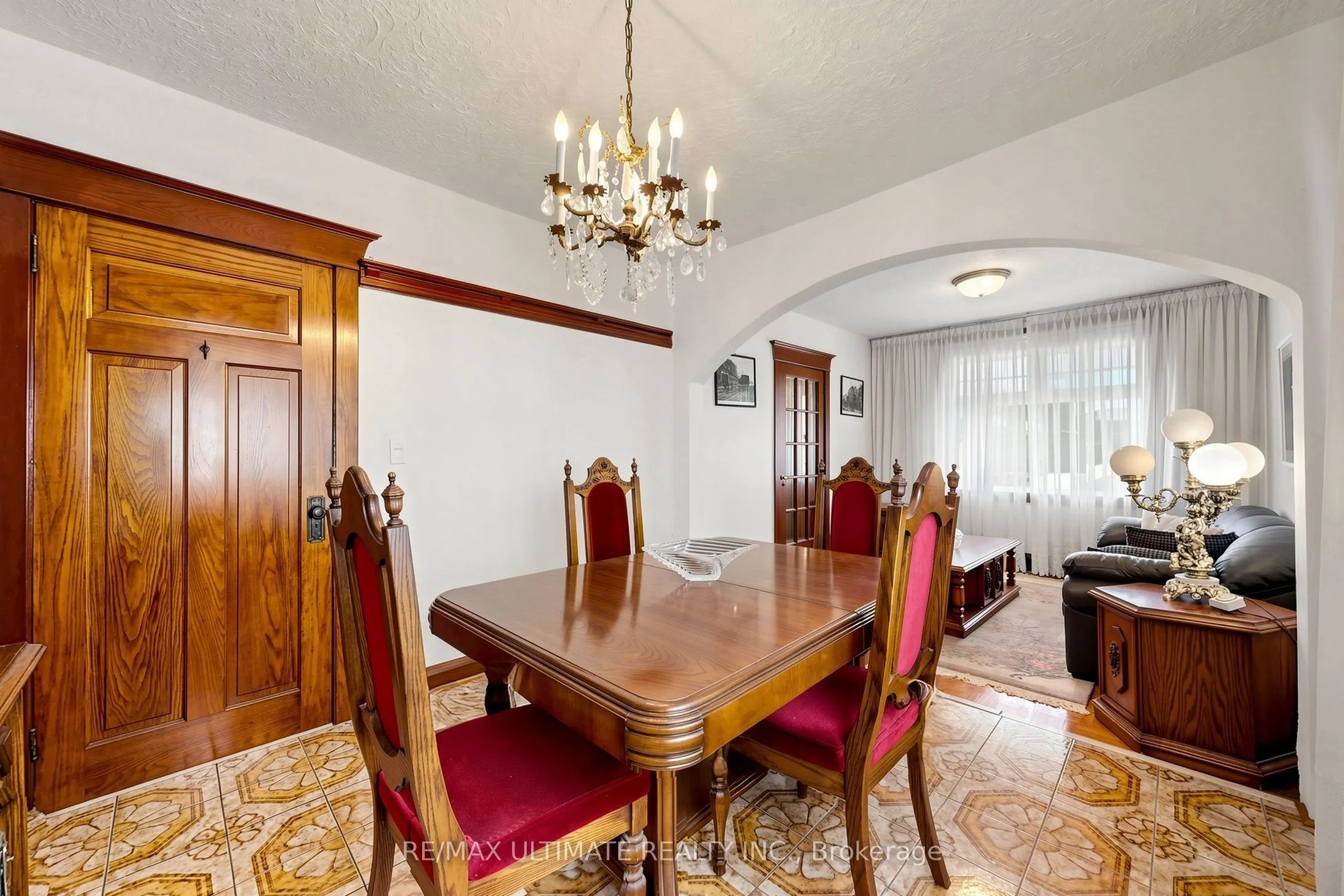 494 Oakwood Avenue W