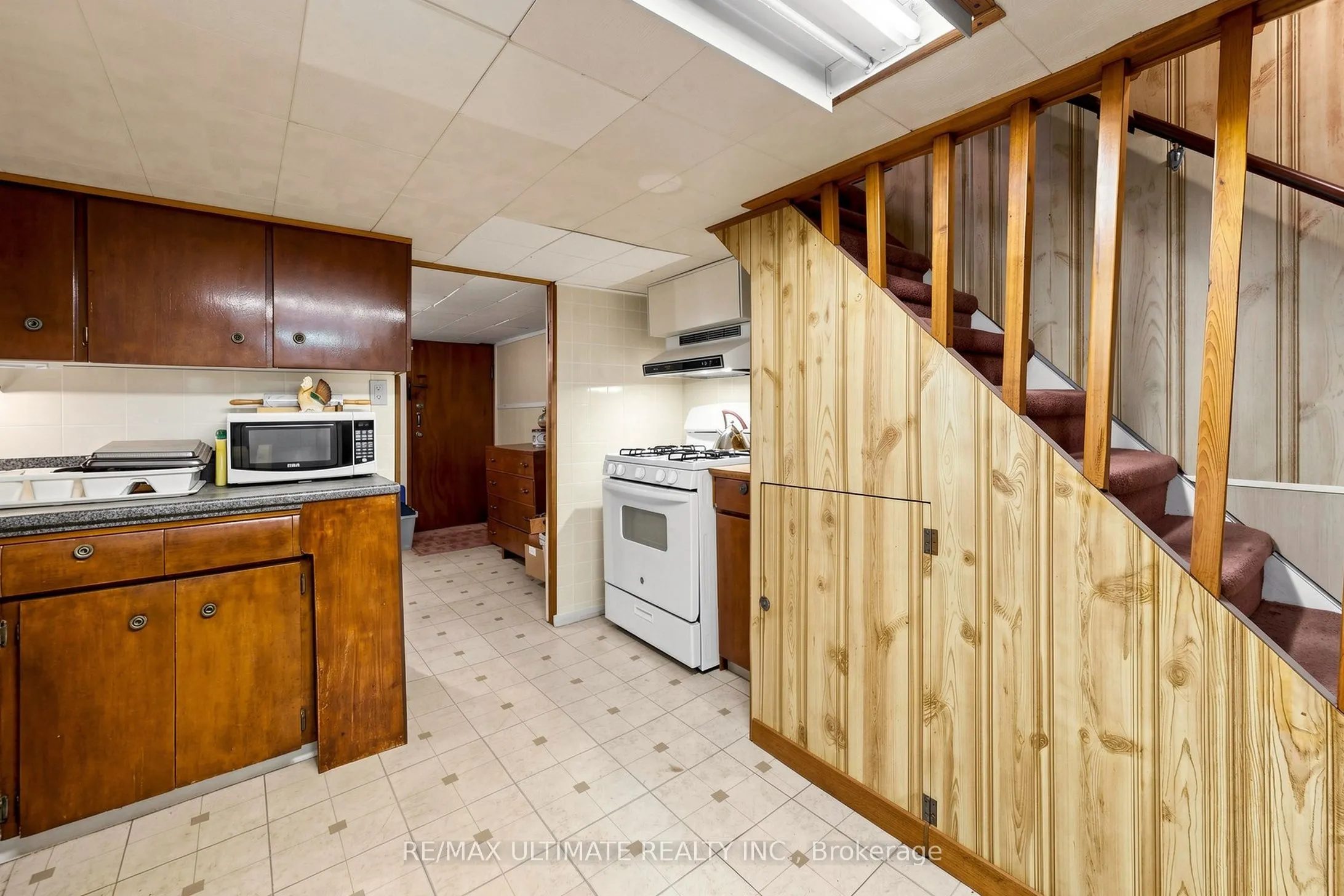 494 Oakwood Avenue W