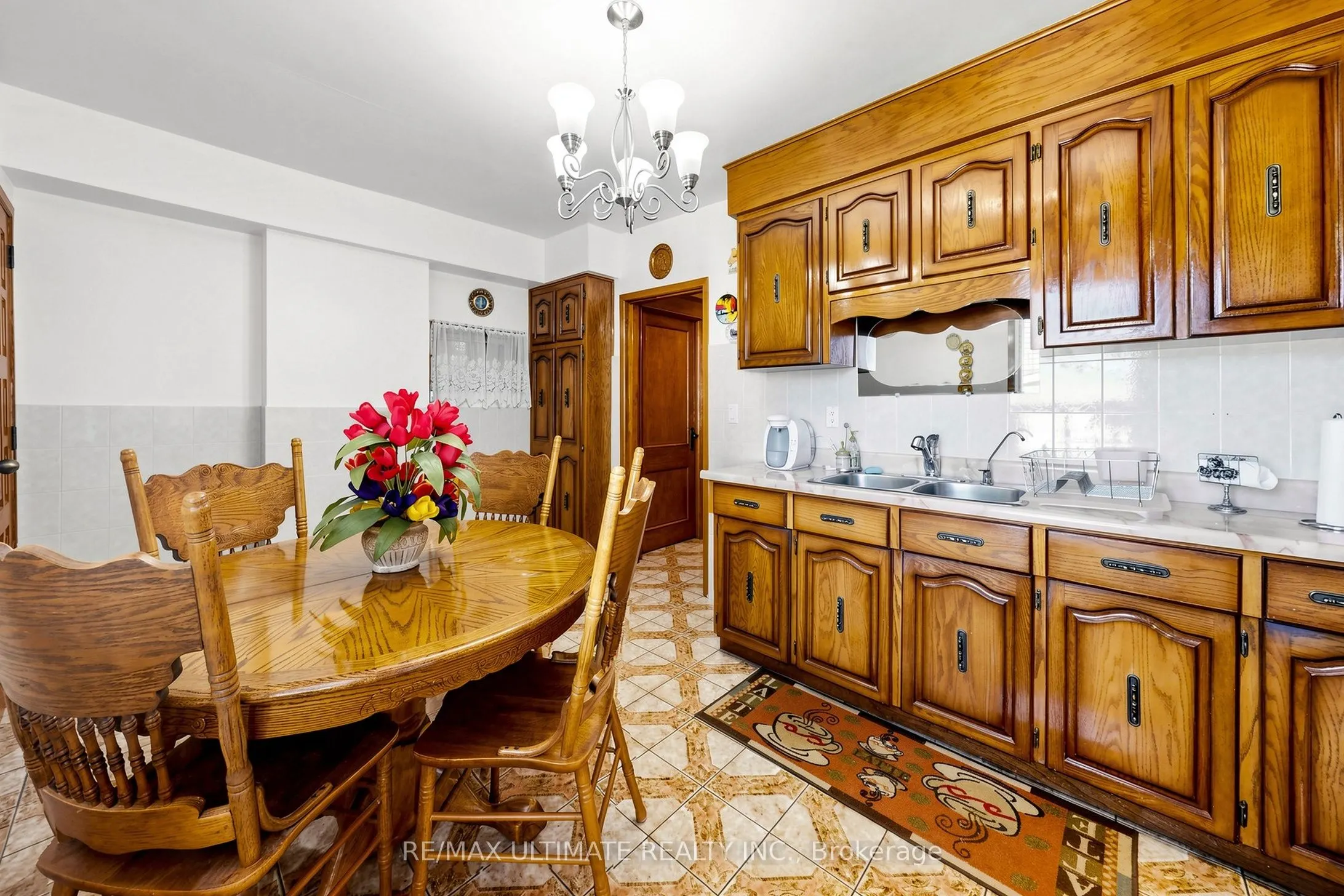 494 Oakwood Avenue W