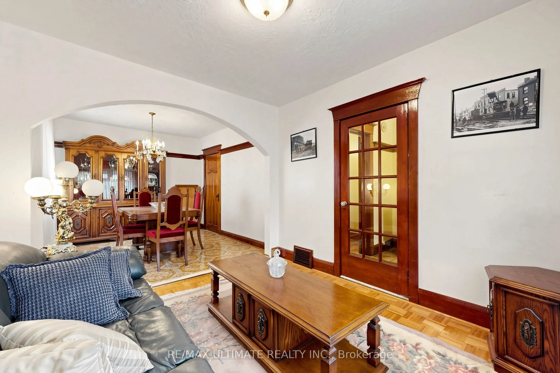 494 Oakwood Avenue W