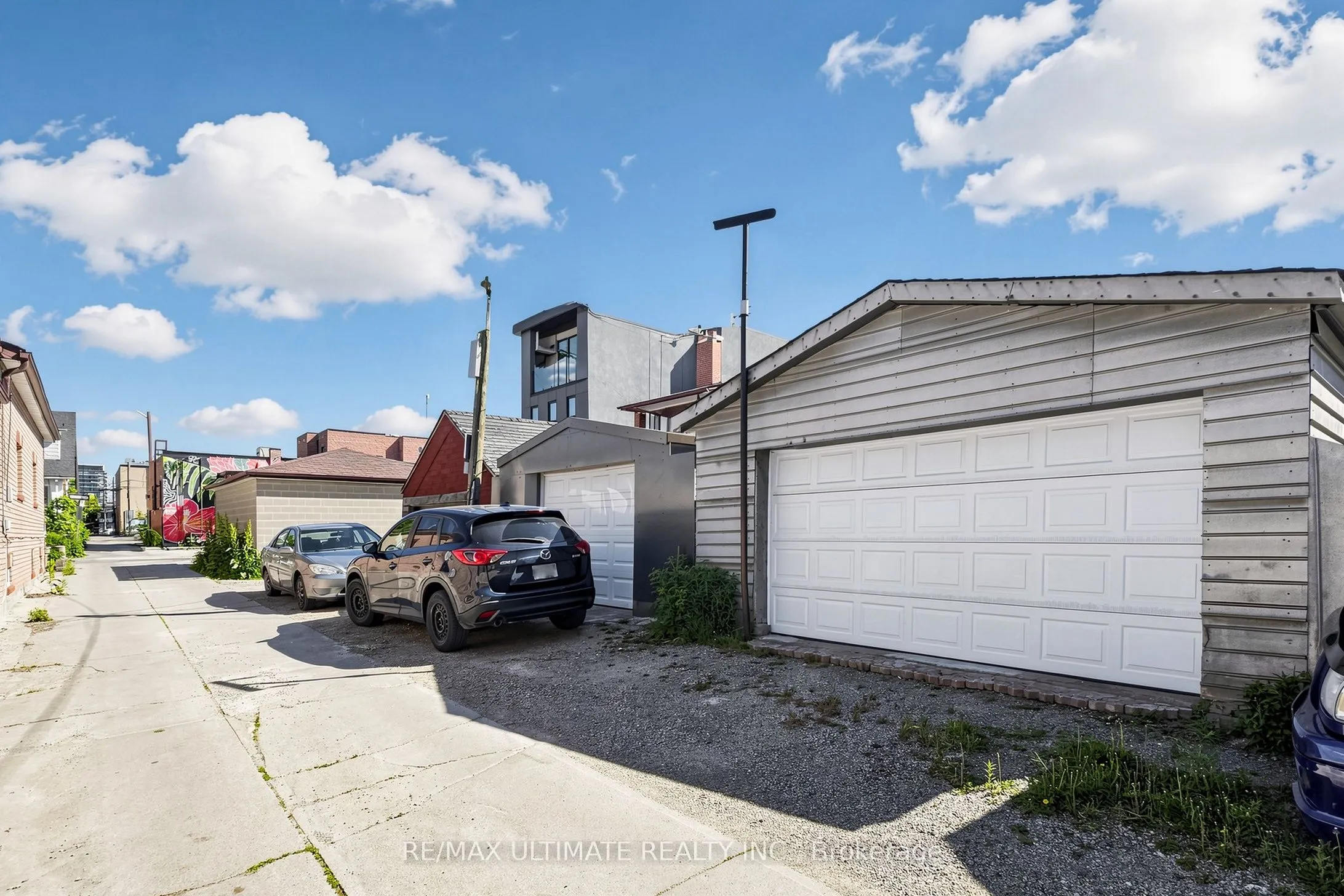 494 Oakwood Avenue W