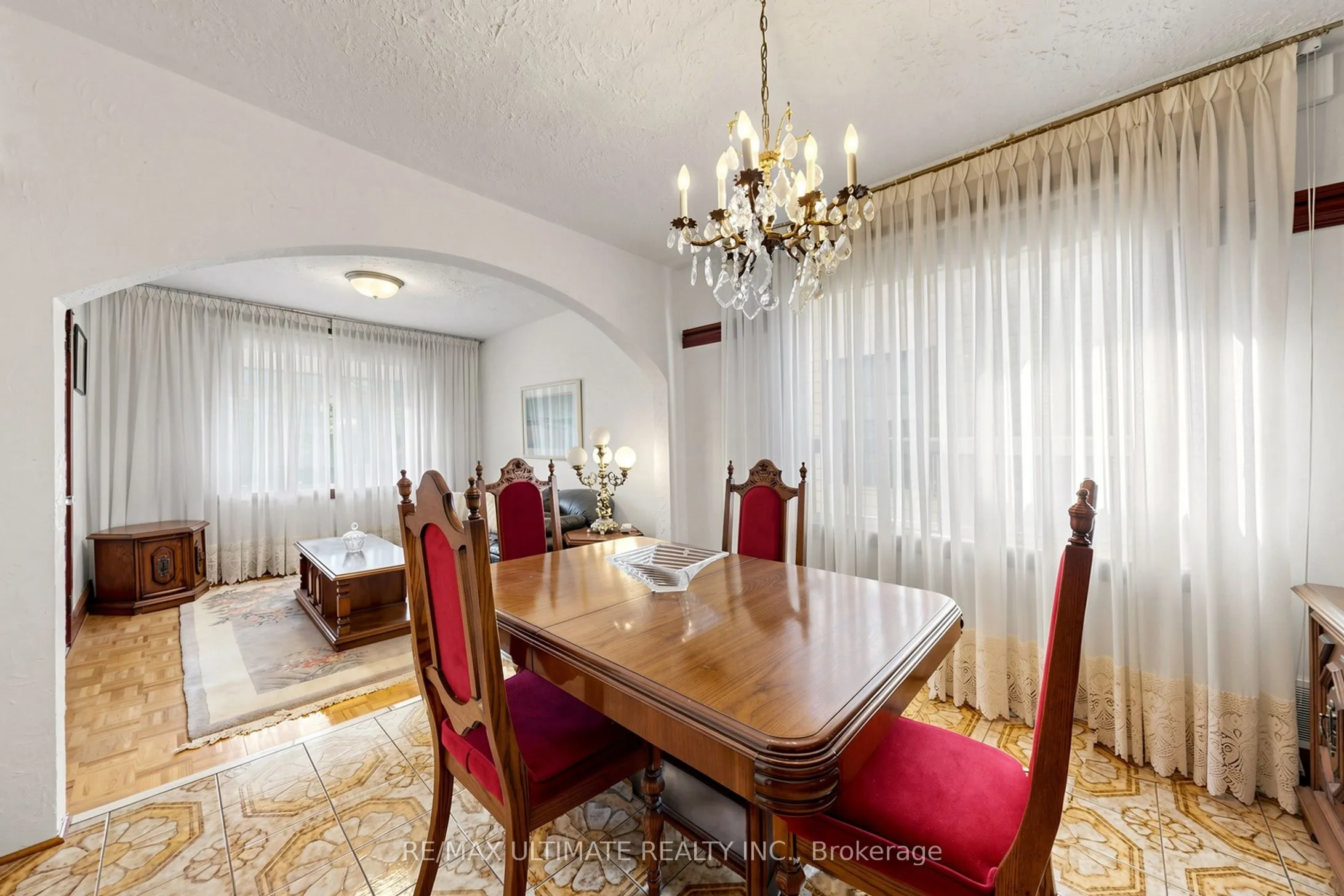 494 Oakwood Avenue W