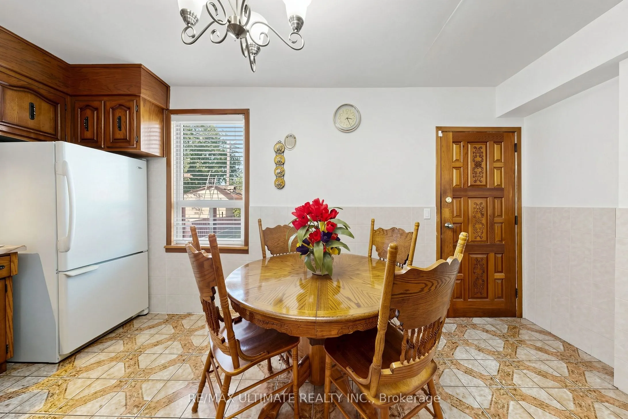 494 Oakwood Avenue W