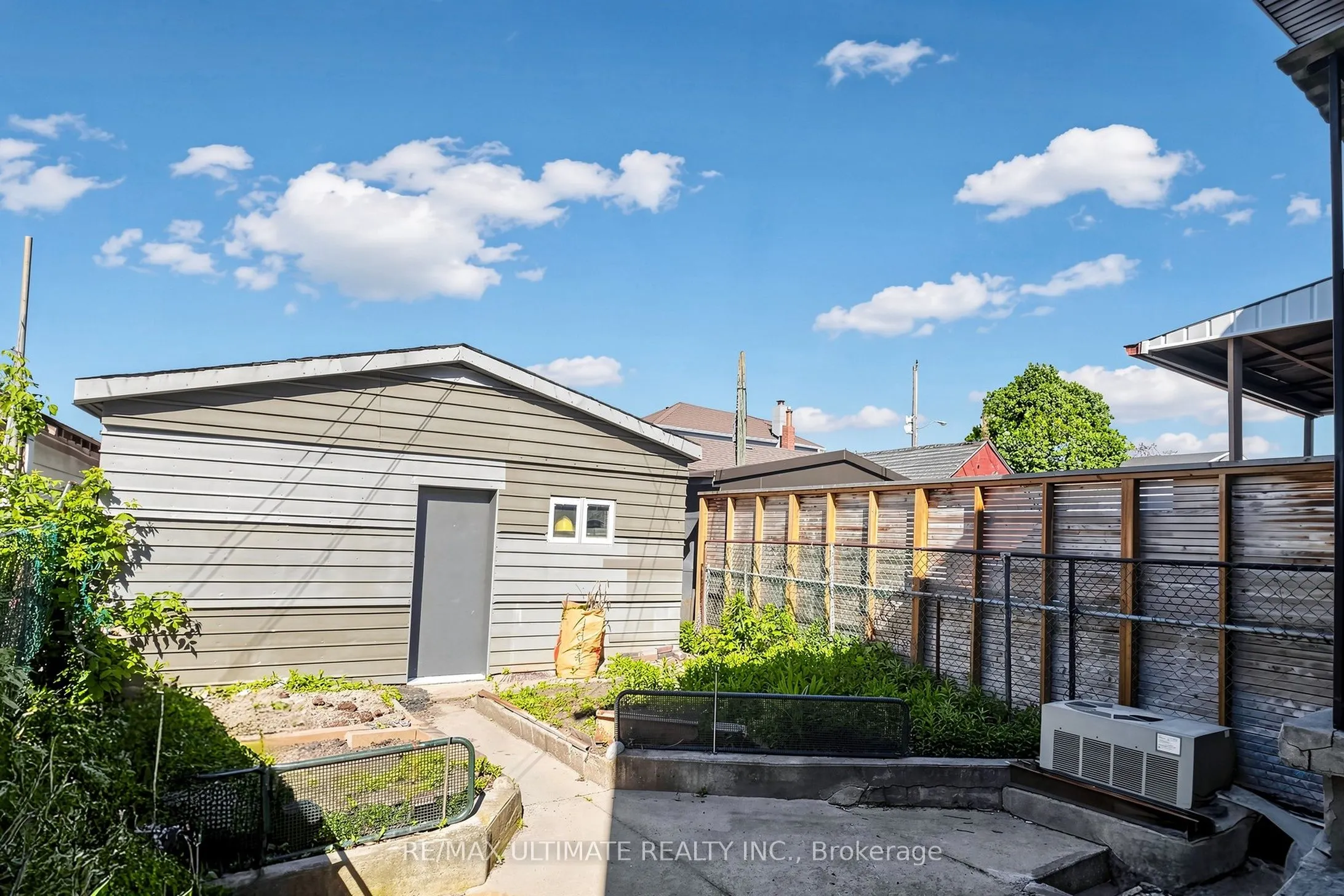494 Oakwood Avenue W