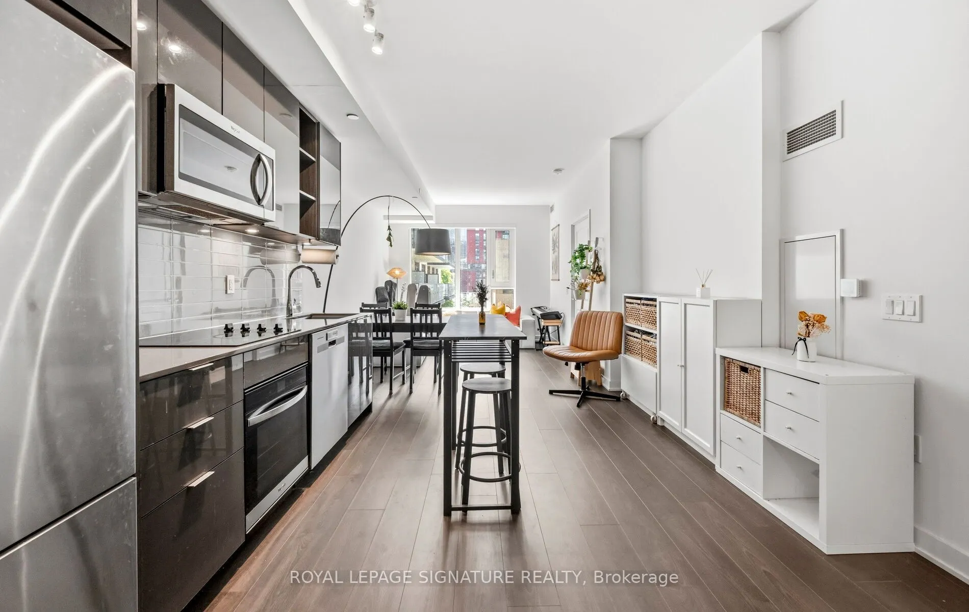 543 Richmond Street W #427