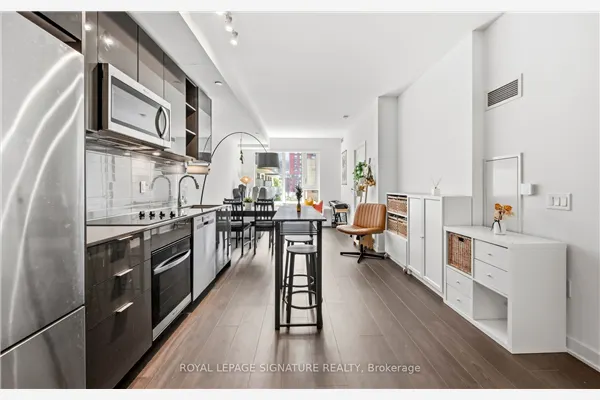 543 Richmond Street W #427
