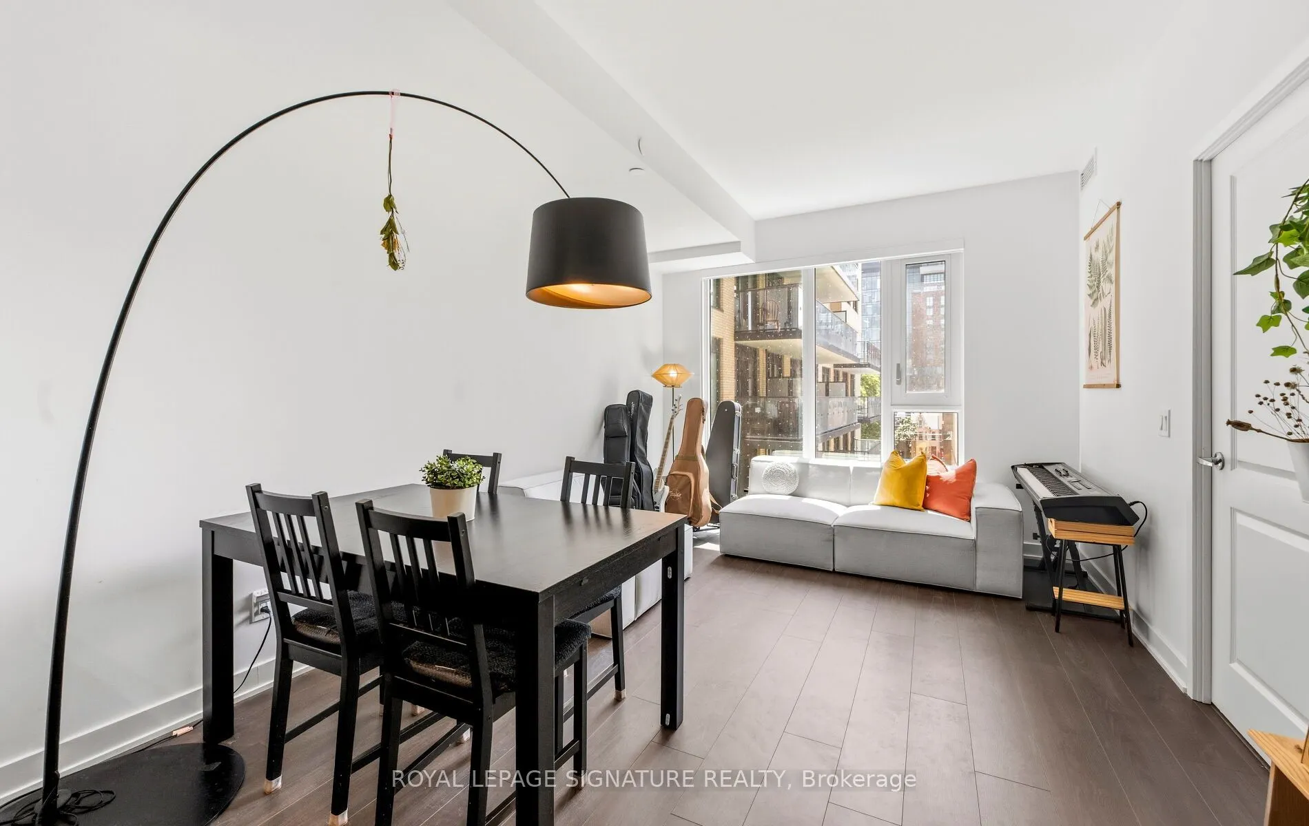543 Richmond Street W #427