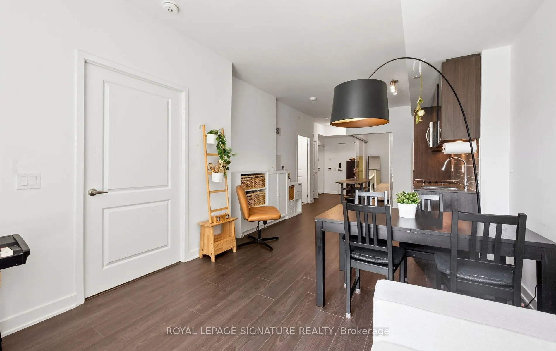 543 Richmond Street W #427