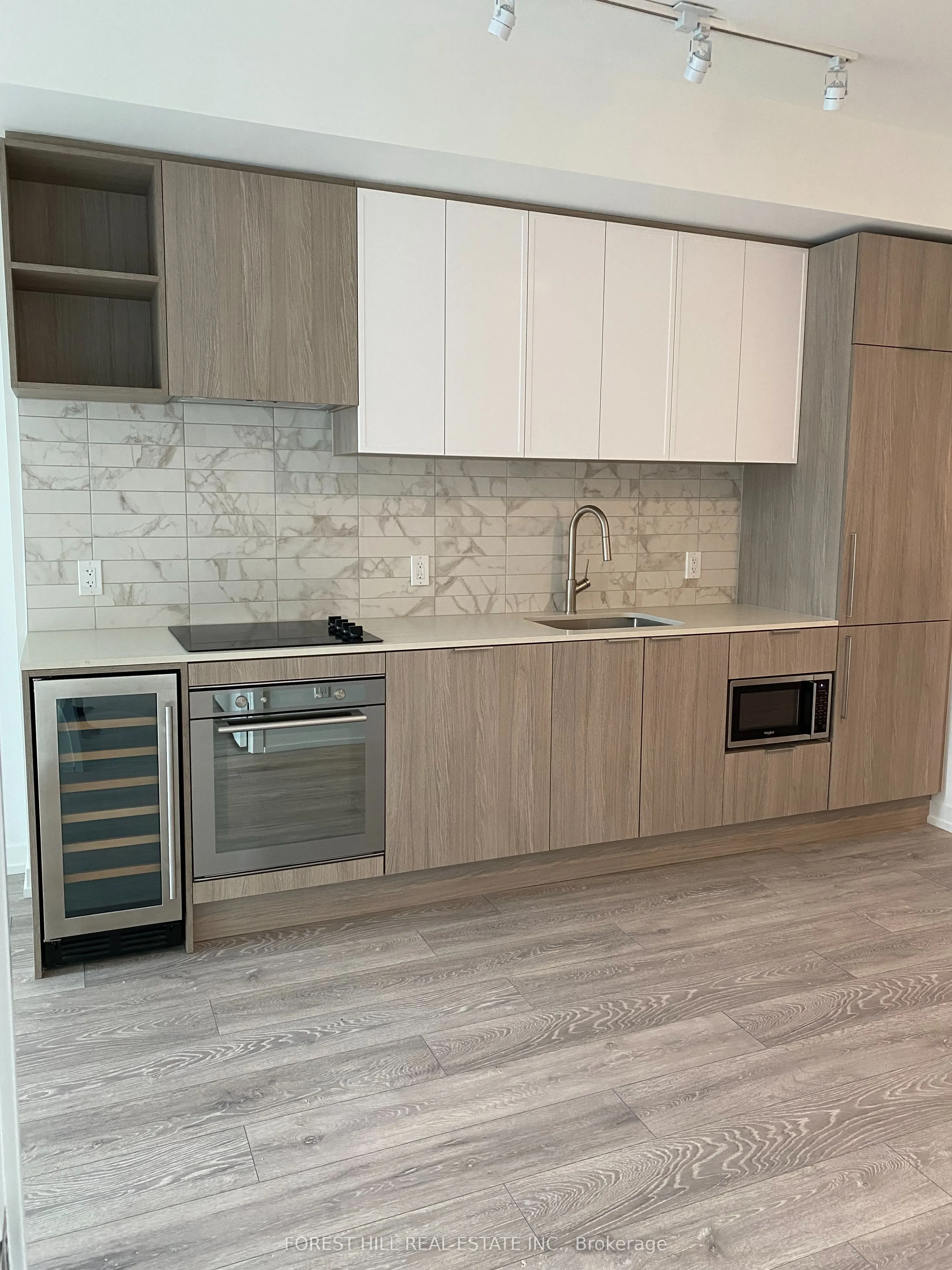2020 Bathurst Street #302