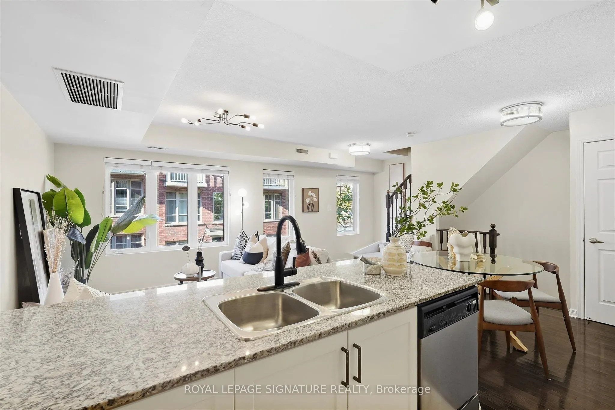 11 Ruttan Street #225