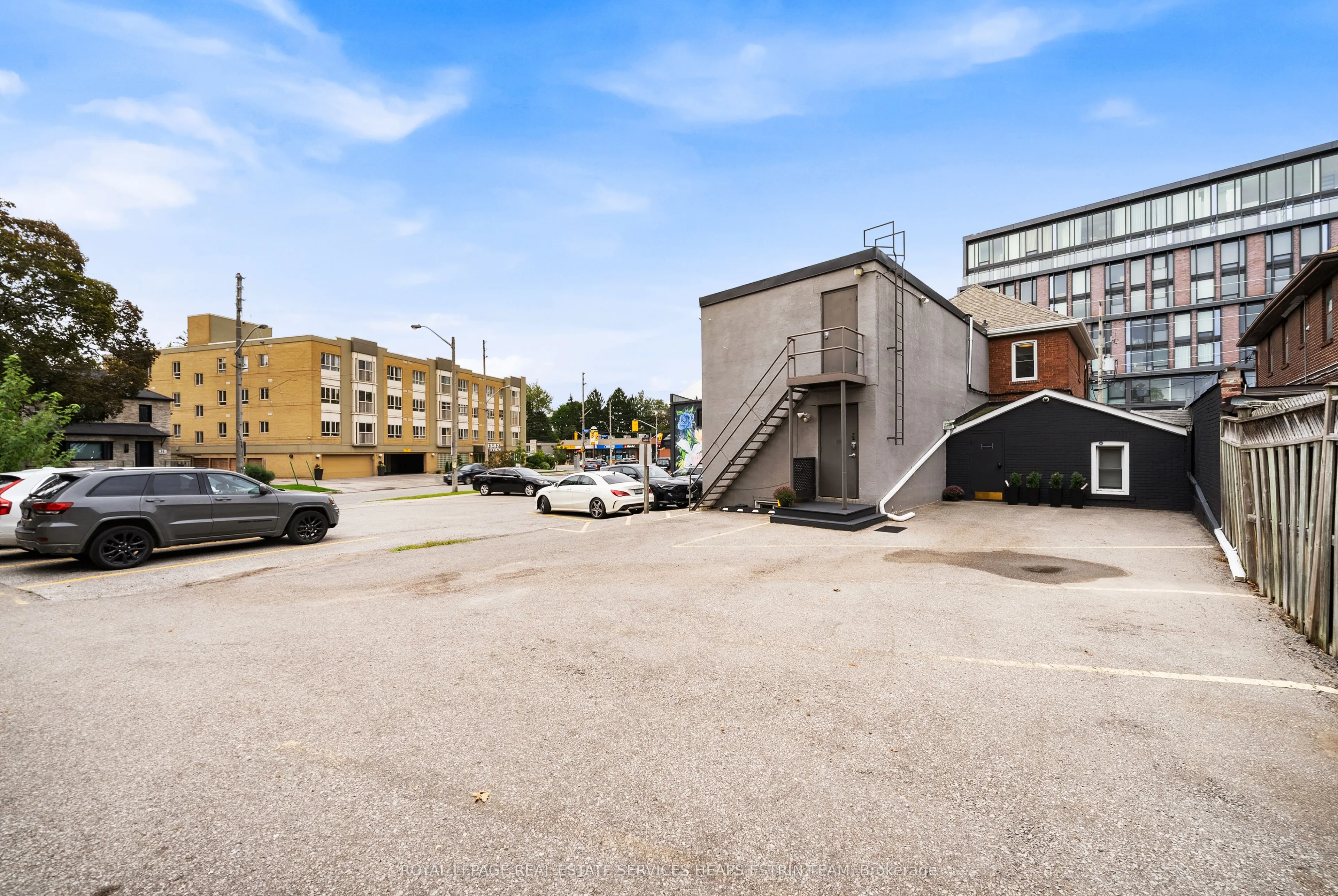 1395 Bayview Avenue #M04