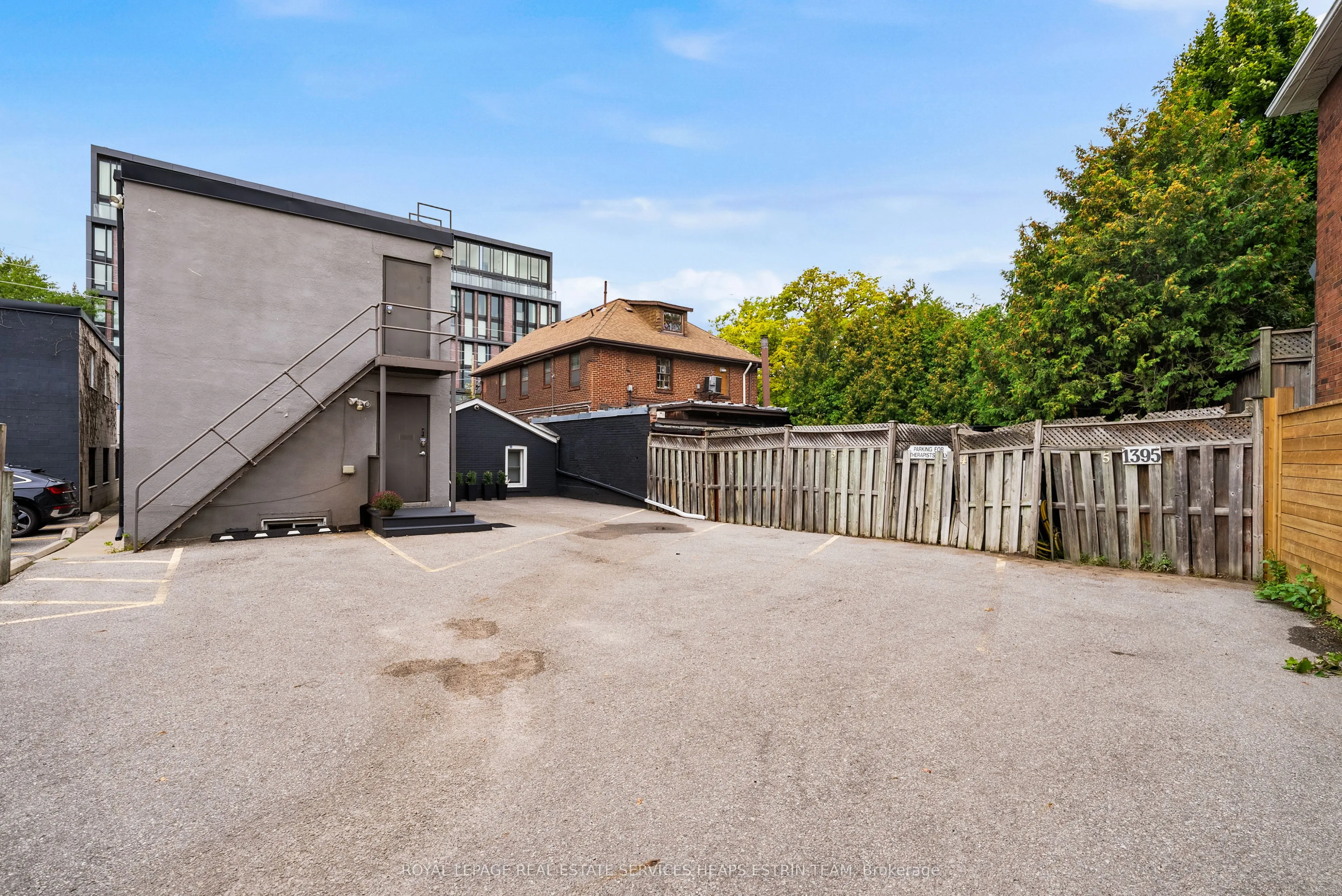 1395 Bayview Avenue #M04